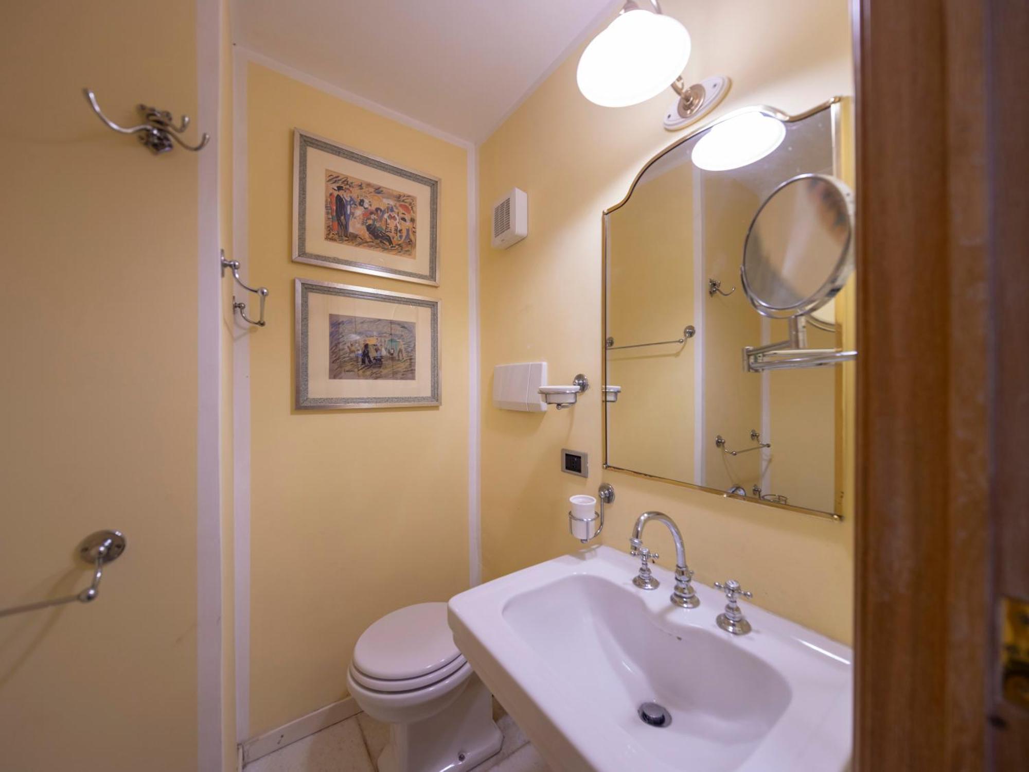 Elizabeth's Place, Spanish Steps Apartment