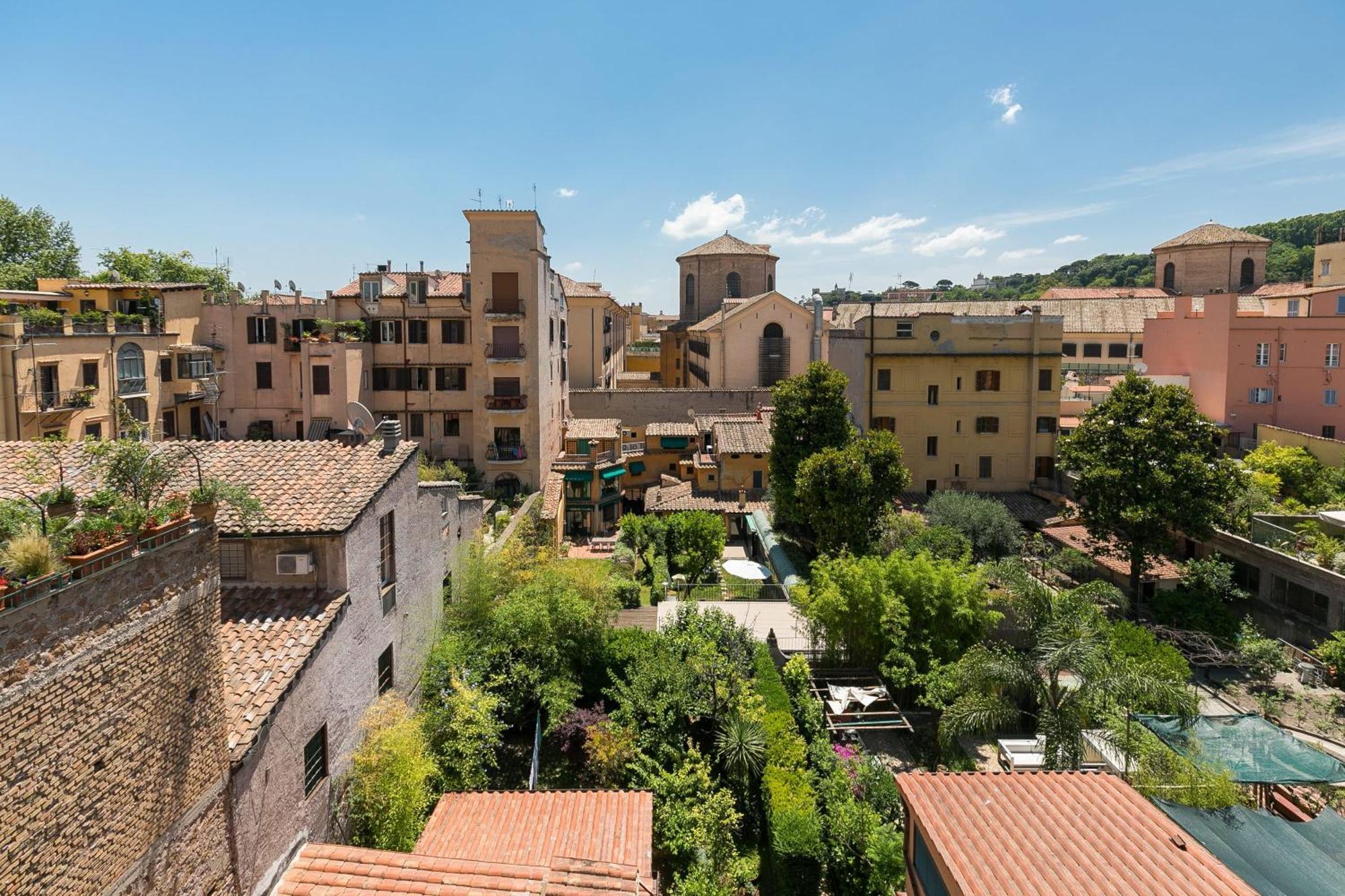 Trastevere Charming Penthouse *