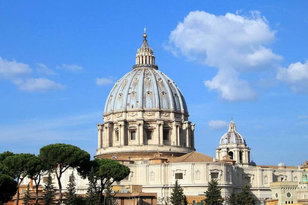 Saint Peter's Bright | Romeloft *