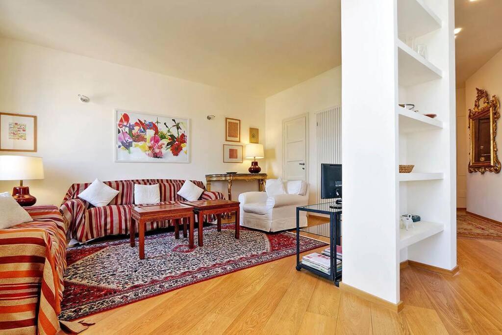 Saint Peter's Bright | Romeloft Apartment *