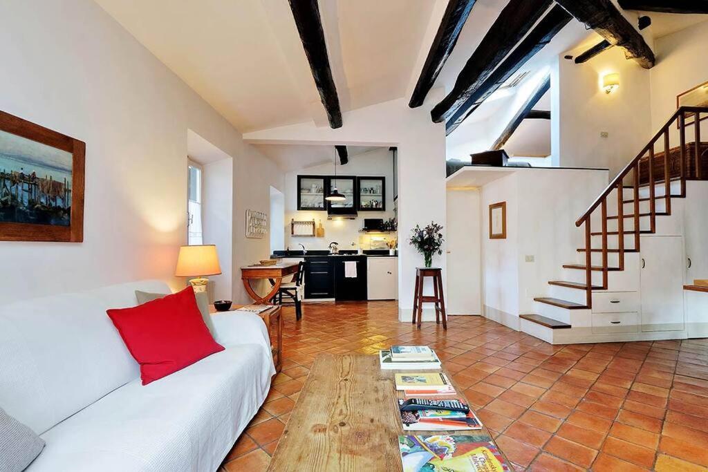 Trastevere Charming Loft | Romeloft Apartment