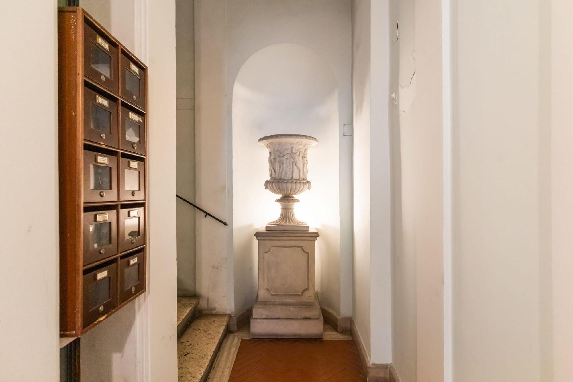 Piazza Mattei Terrace | Romeloft * Rome