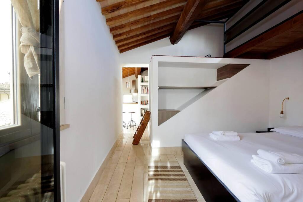 Apartment Pantheon Stylish Attic *