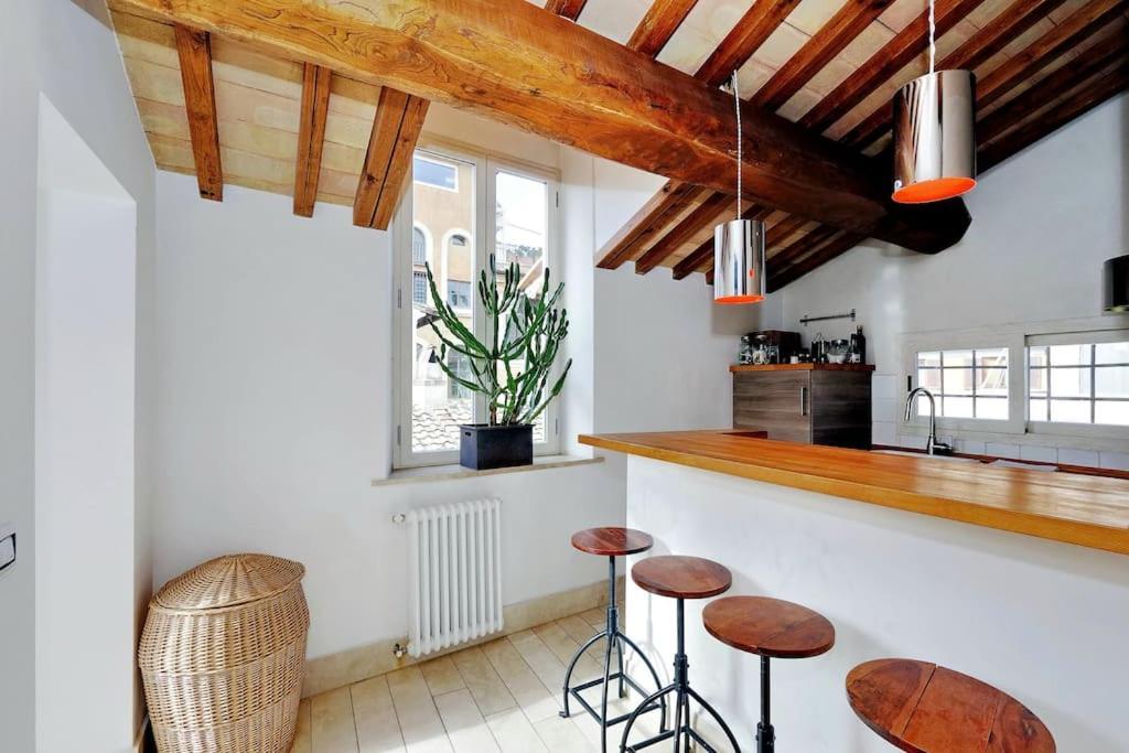 Pantheon Stylish Attic Apartment *