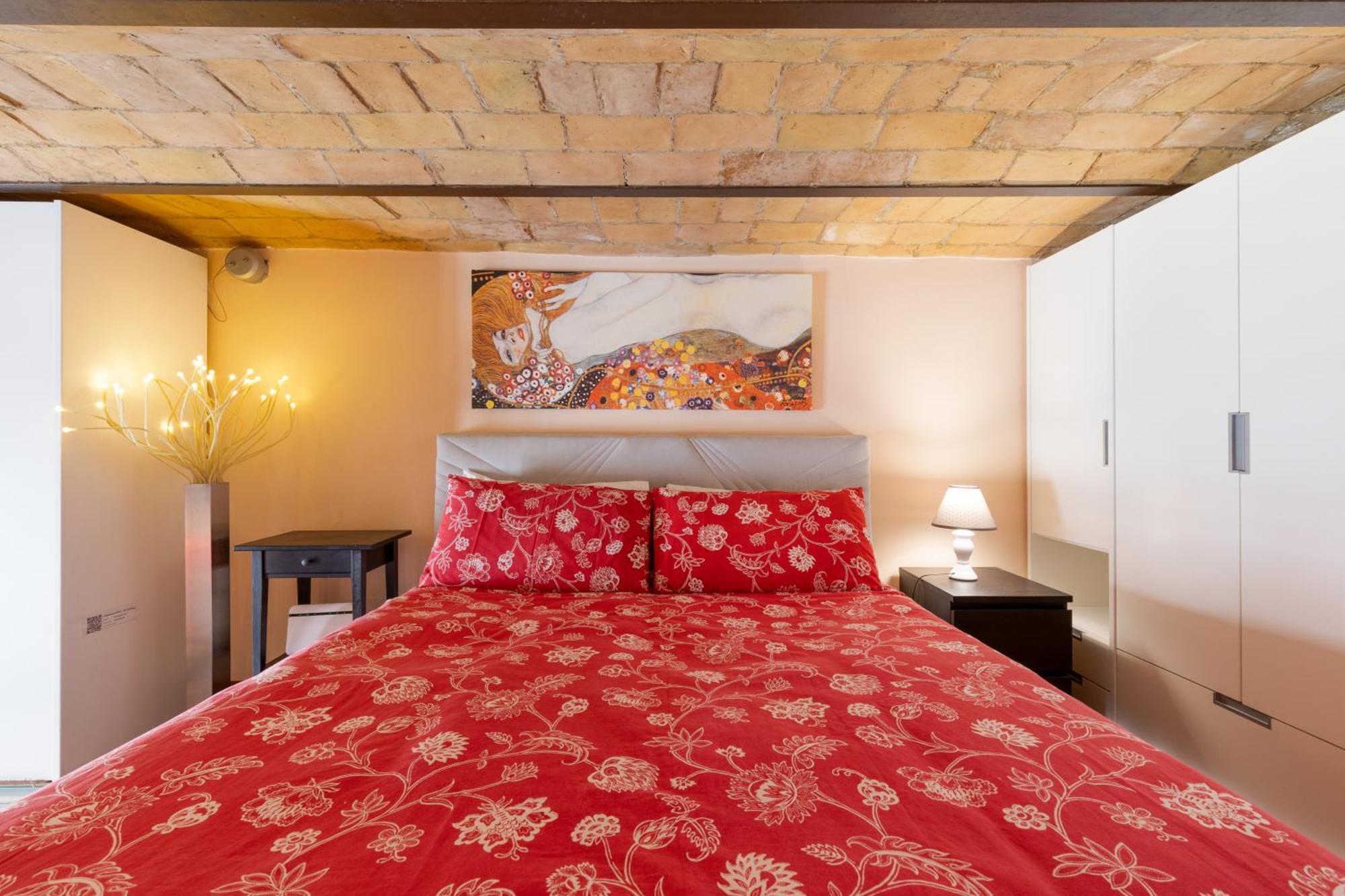 Colosseum Romantic Loft Apartment Rome