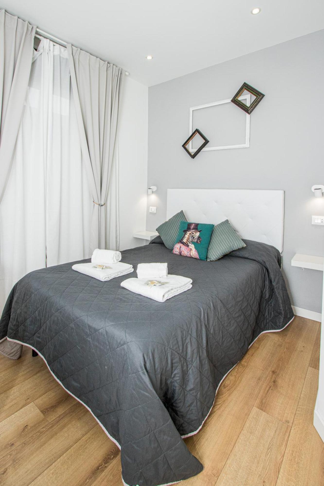 23 Guest house *
