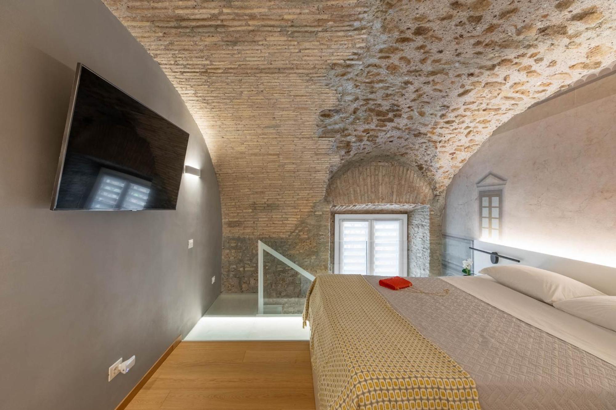 Iflat Glass And Stone Loft