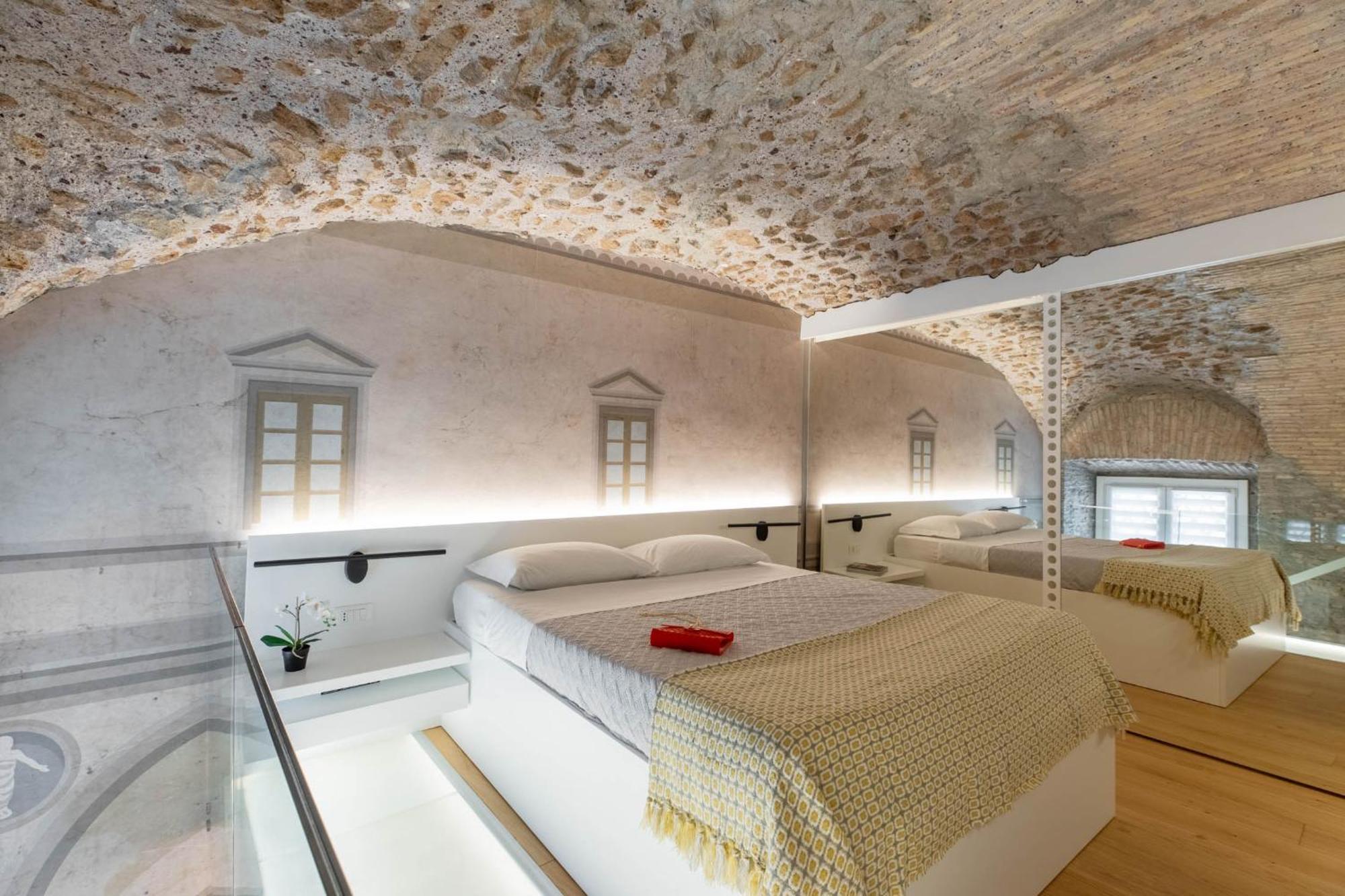 Iflat Glass And Stone Loft Apartment