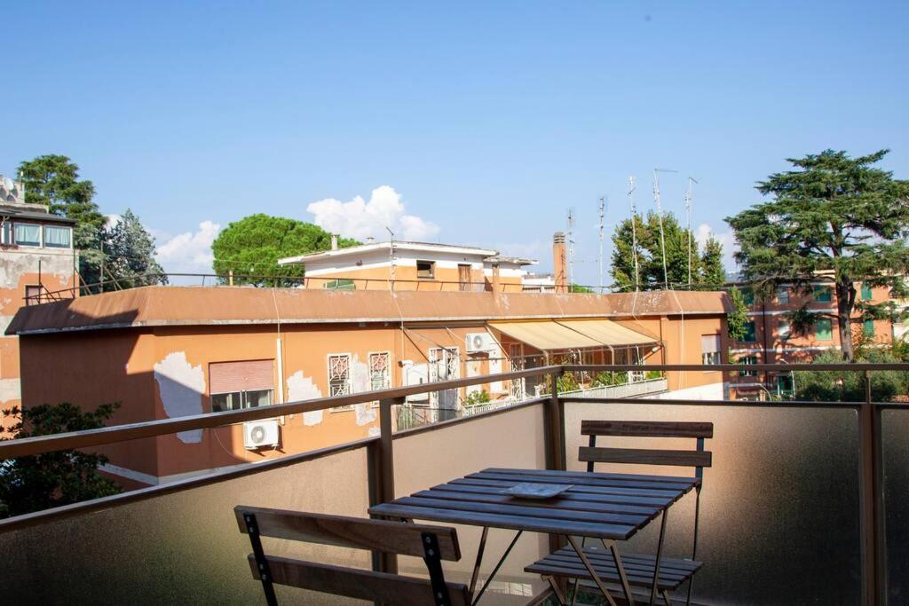 Modern And Stylish Flat Next To Metro Apartment *