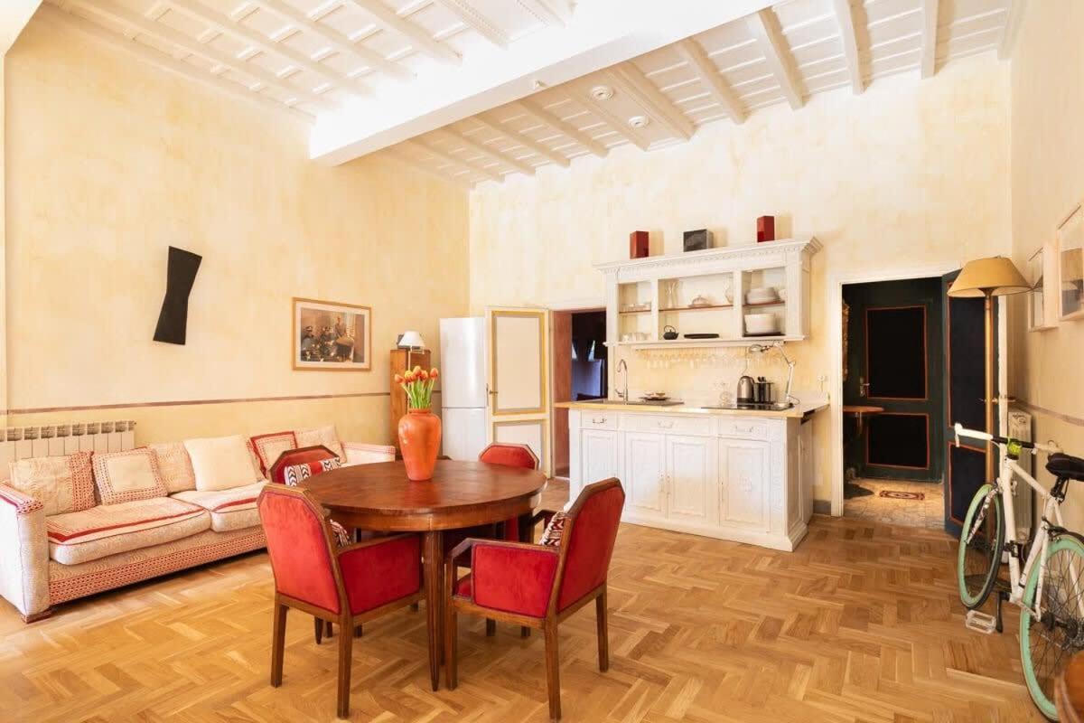 Farnese Designer Loft By Romeloft
