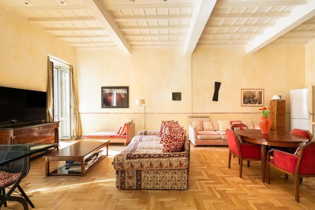 Farnese Designer Loft By Romeloft Apartment *