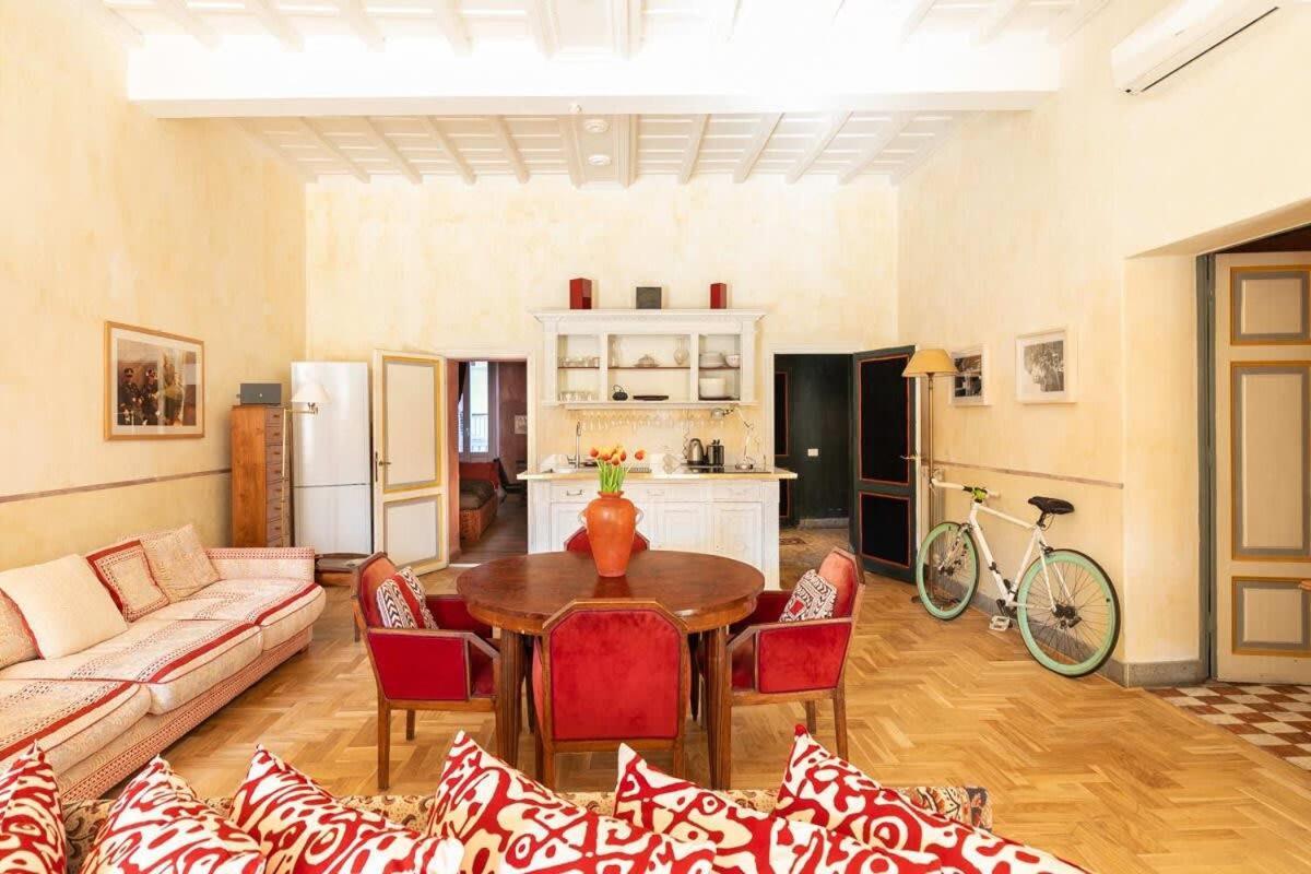 Farnese Designer Loft By Romeloft Apartment