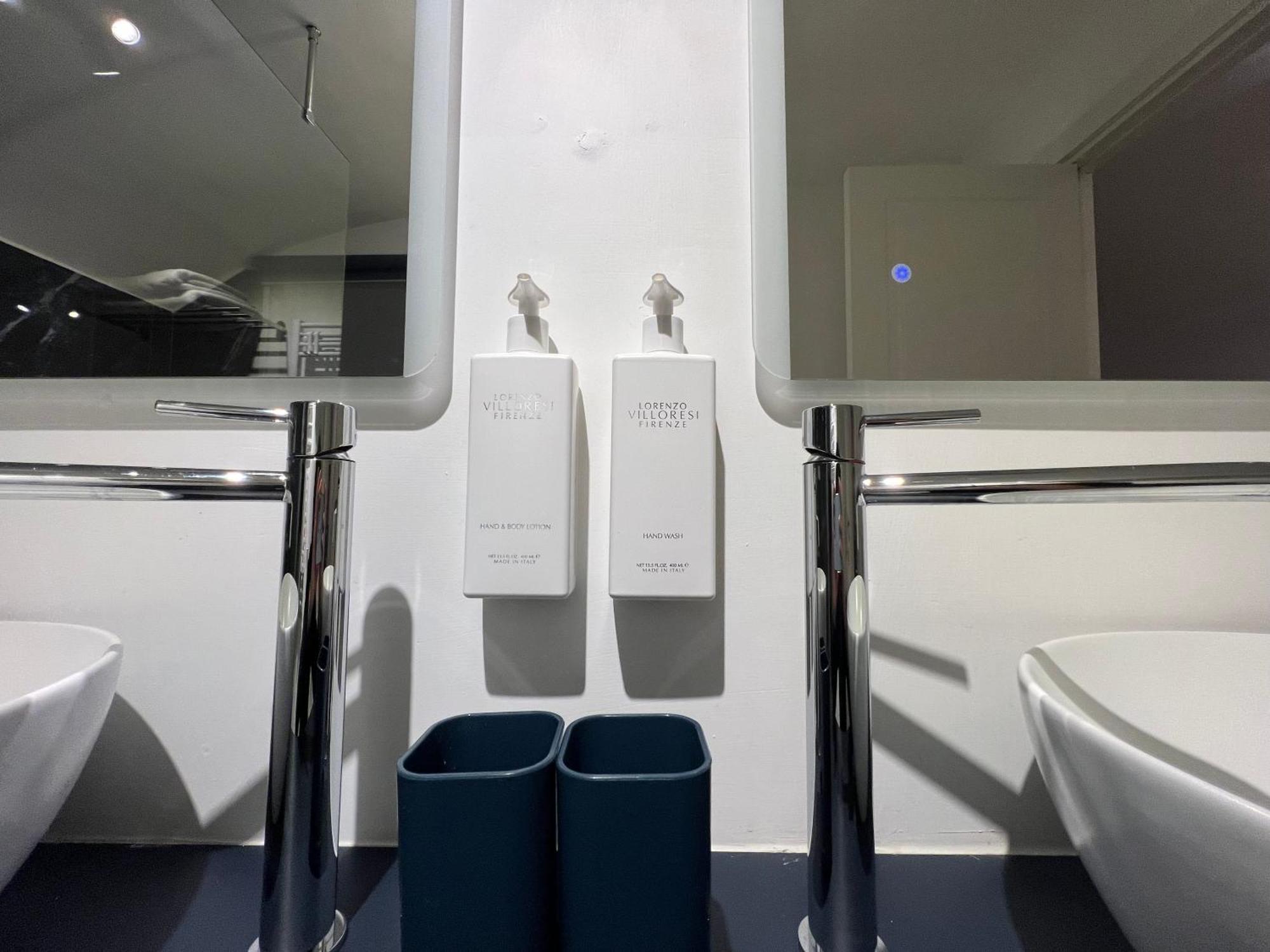 Luxury Blue Suites- Imperial Apartment