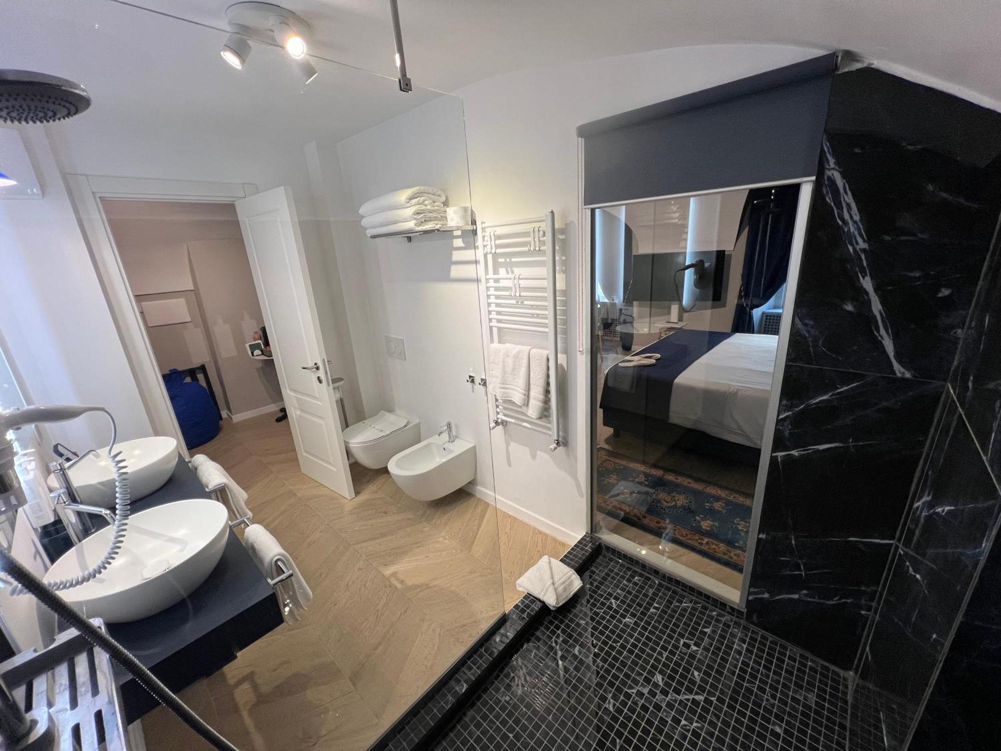 Luxury Blue Suites- Imperial Apartment