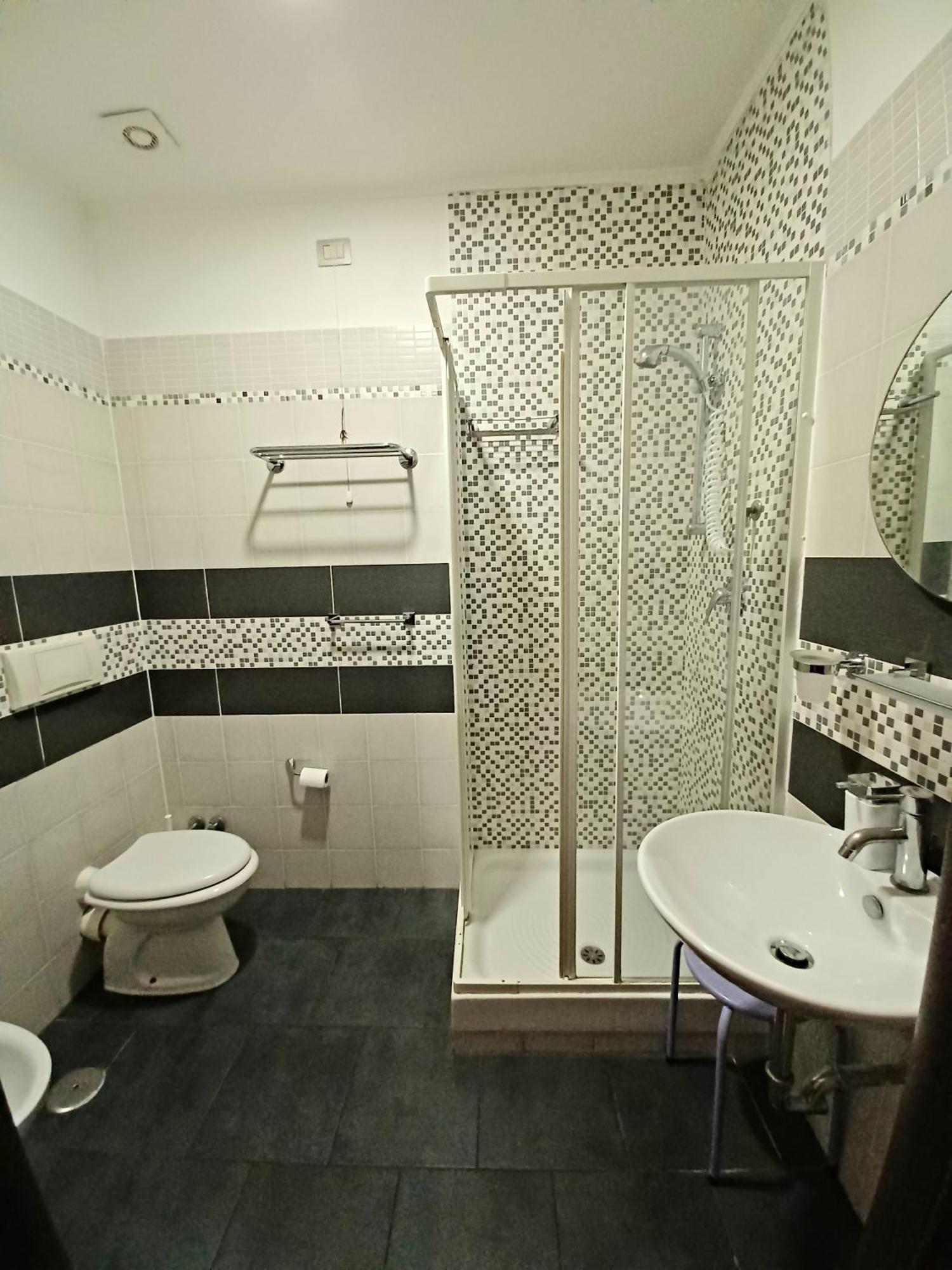 Leone Guest house