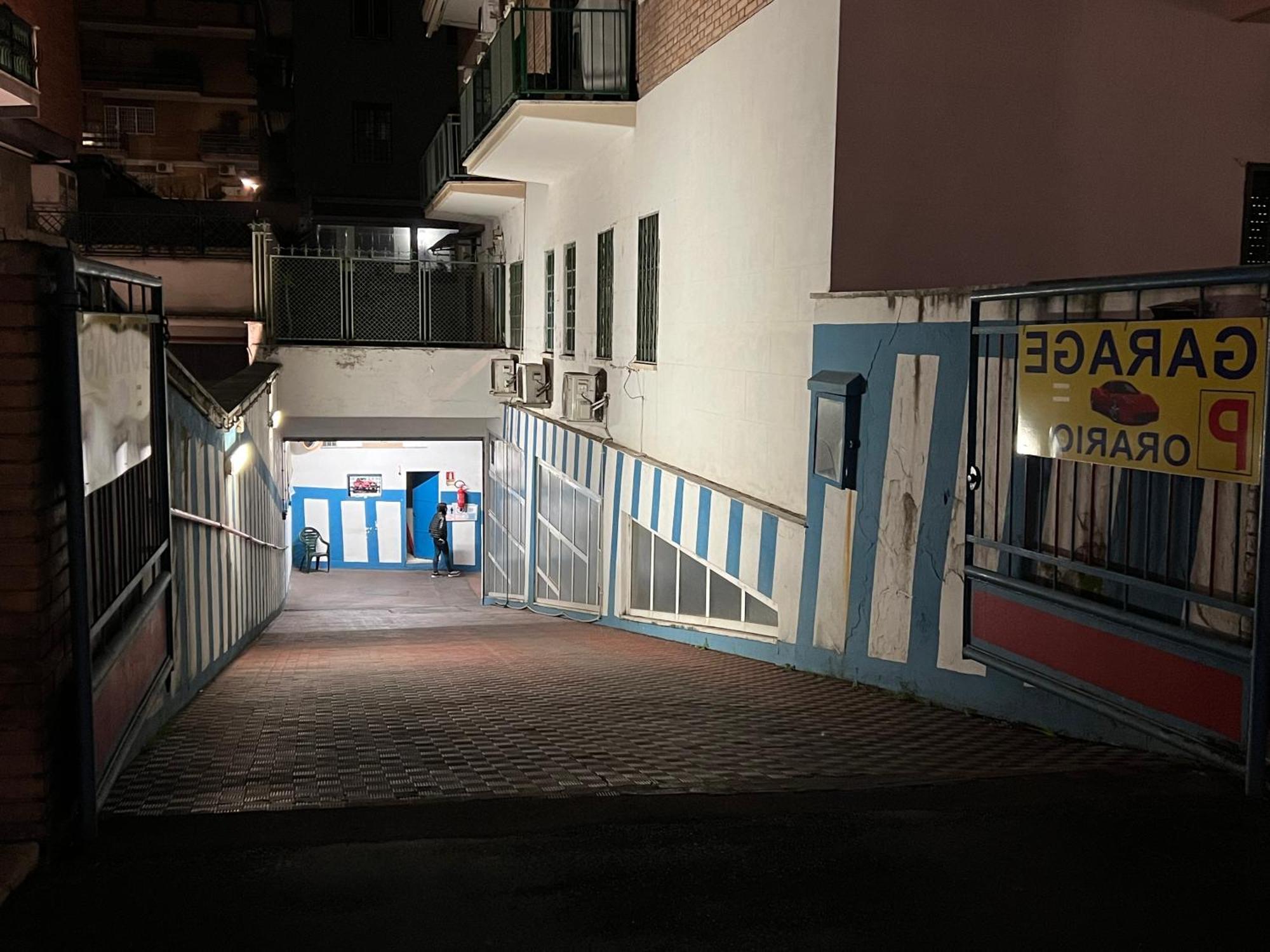 House Exclusive Near Metro A Appartamento *