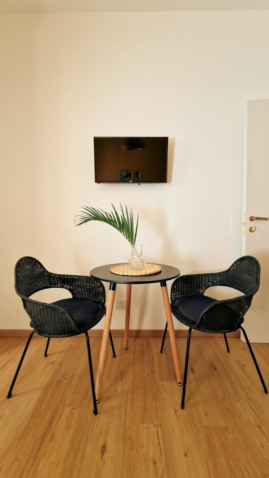 Flora Guest house *