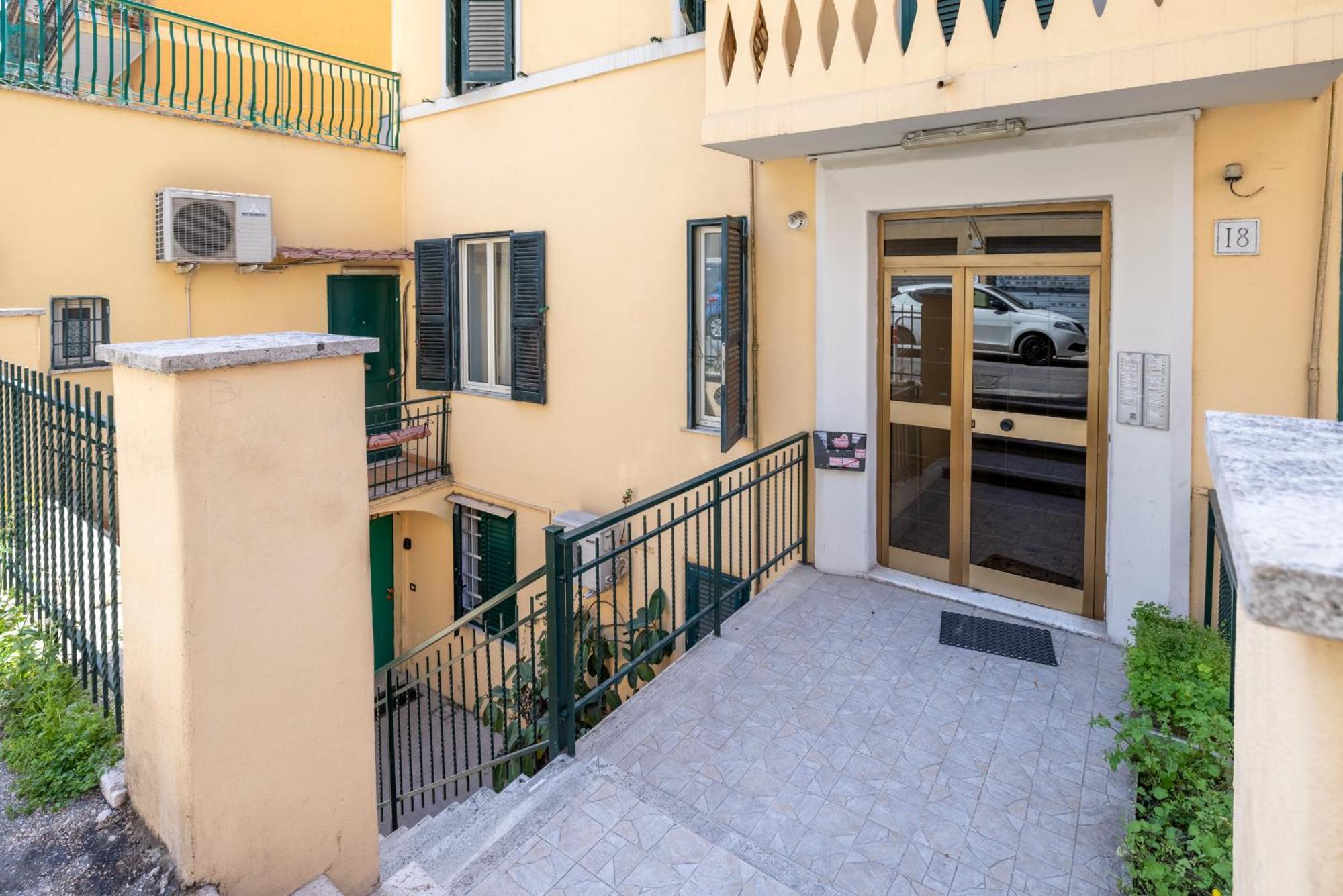 Lovely In Monteverde - With Private Garden Apartment Rome