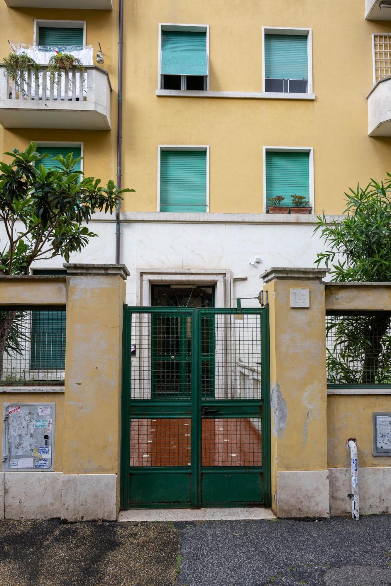 Holly Apartment