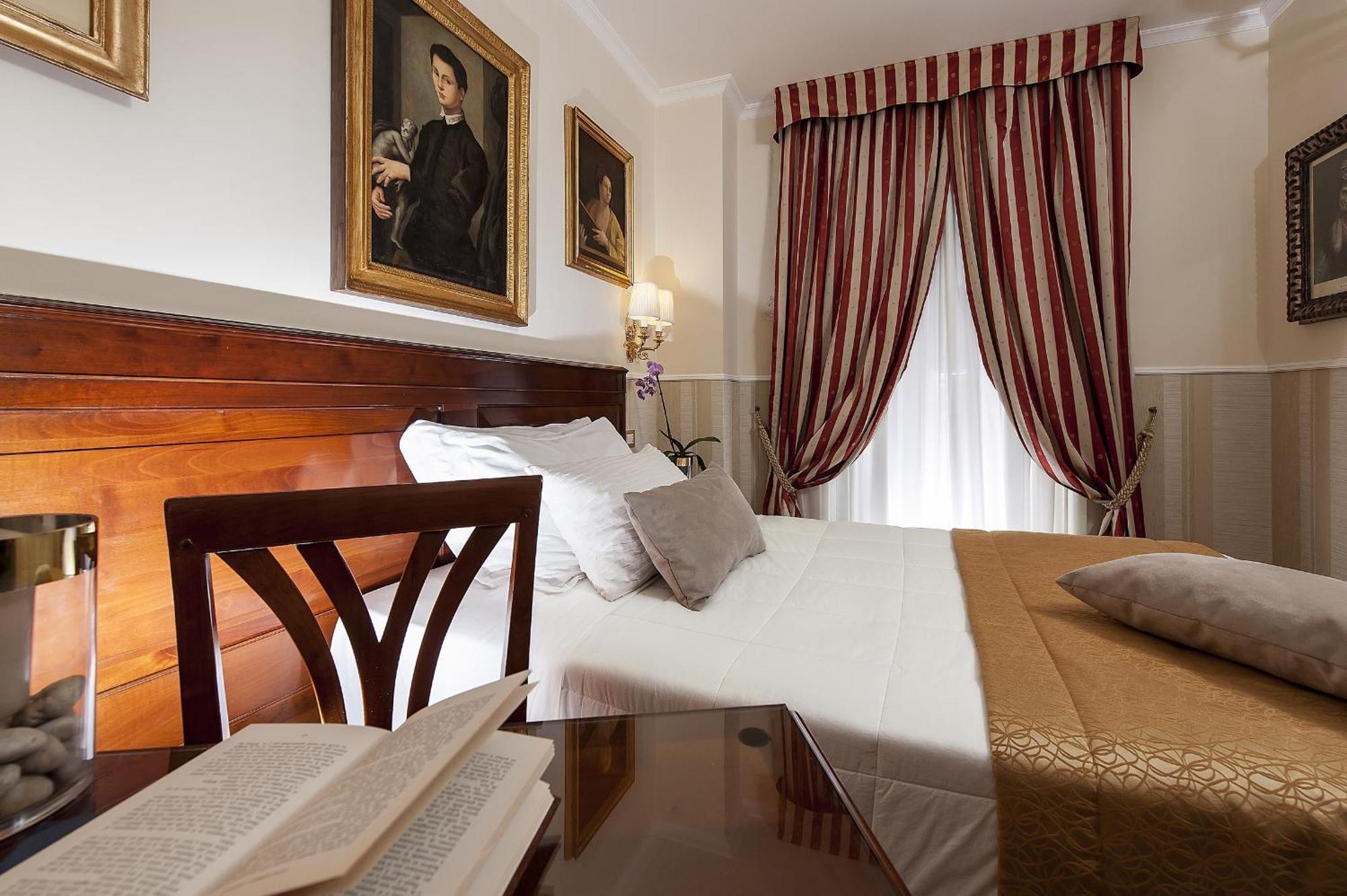 Des Artistes Hotel