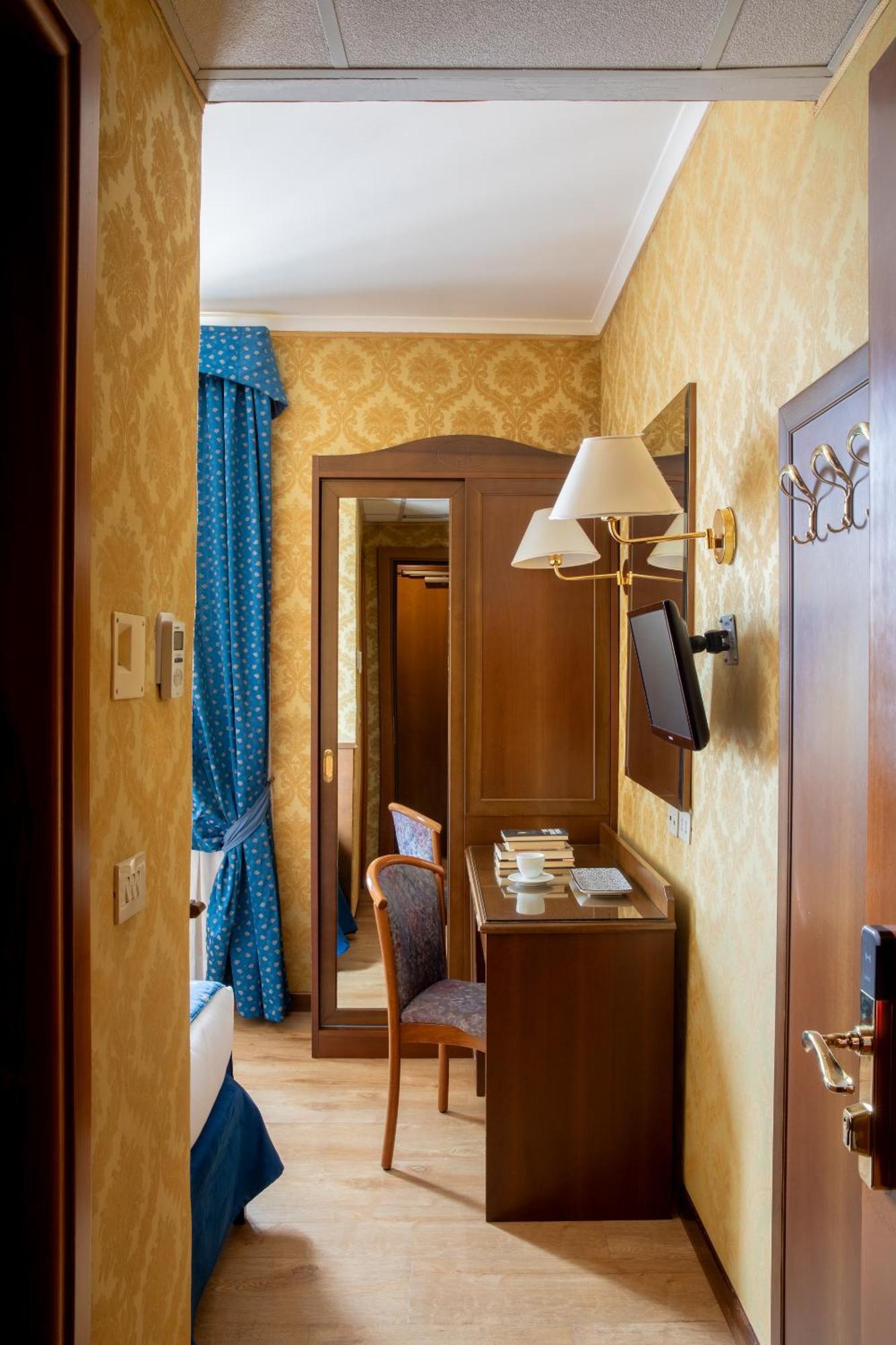 Montecarlo 3* Rome