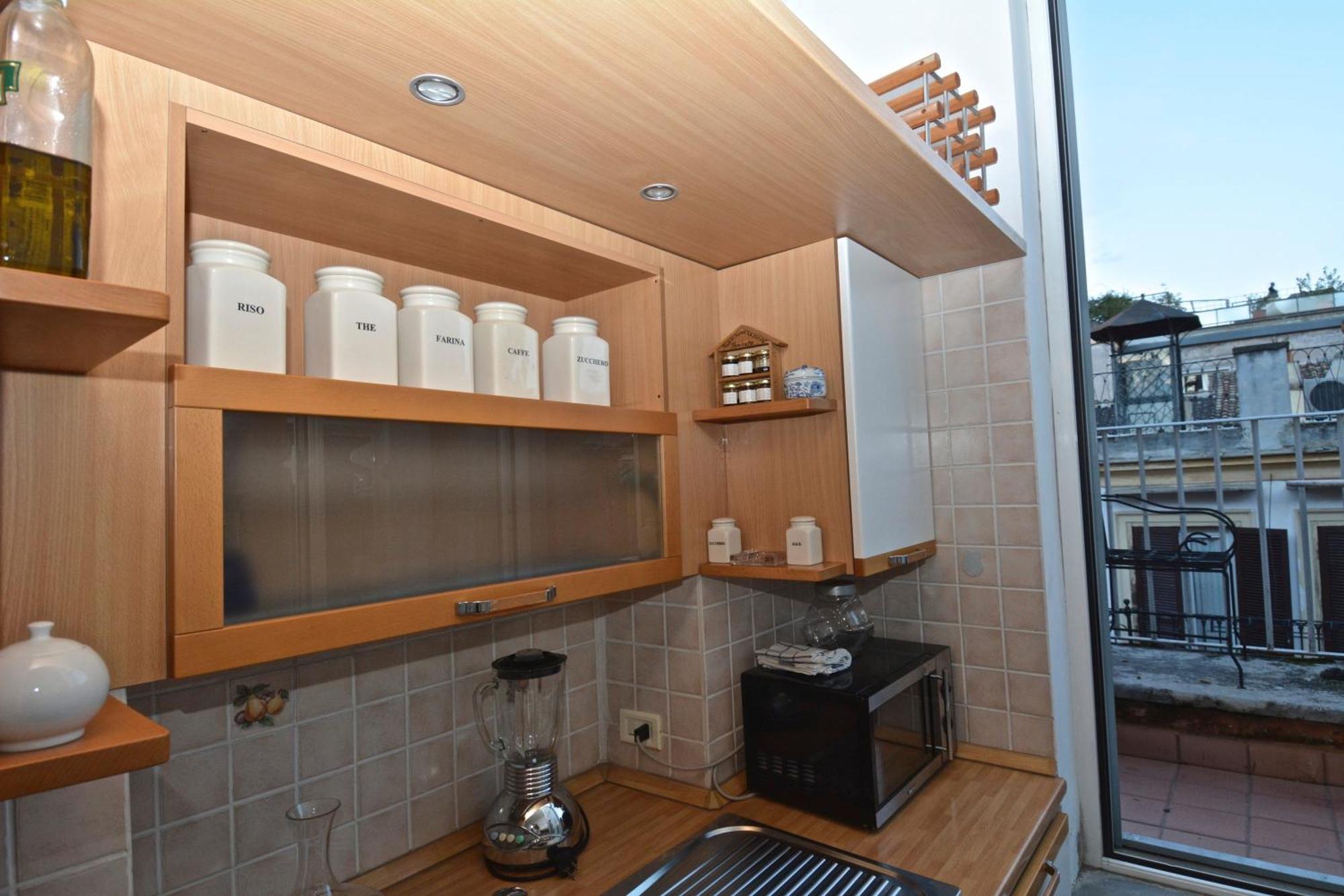 Spanish Steps Corner Apartment *