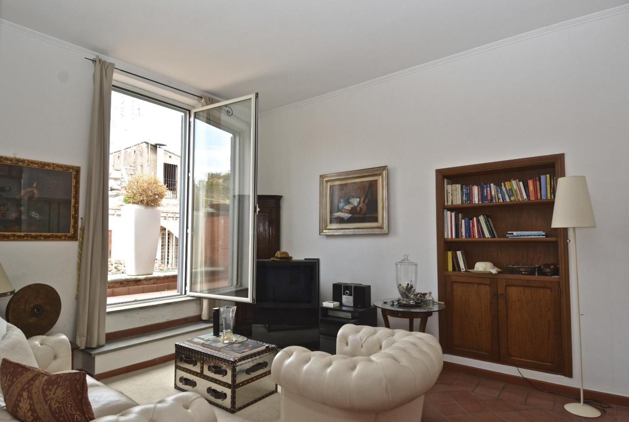 Spanish Steps Corner Apartment