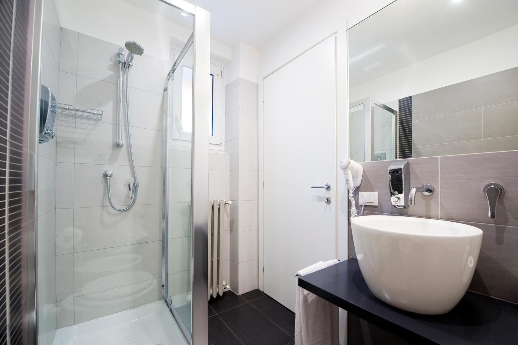 Guest house Grey&White