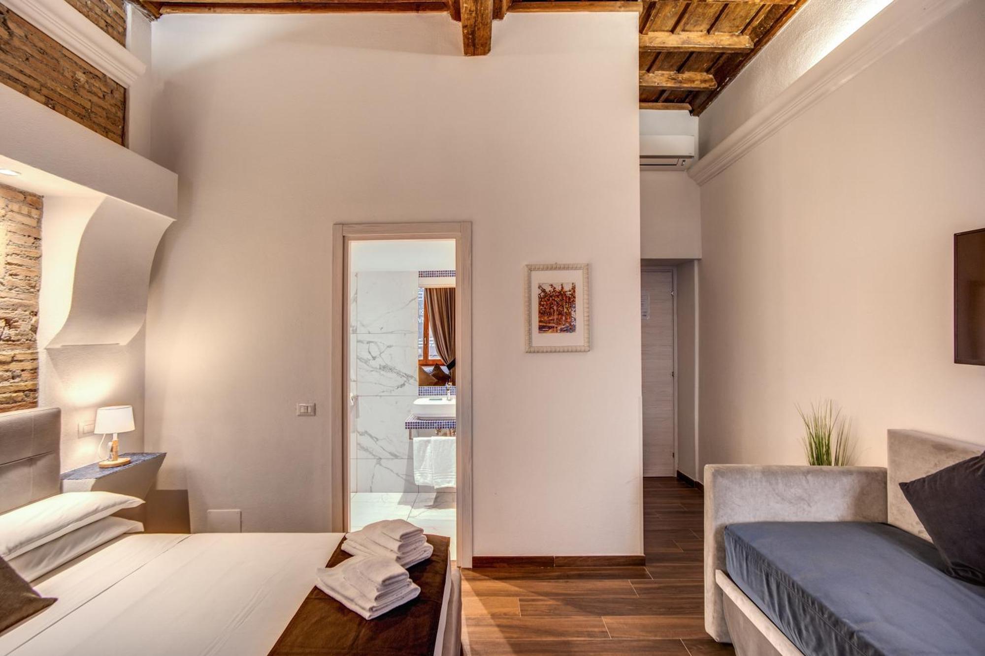 Tritone House 4* Rome