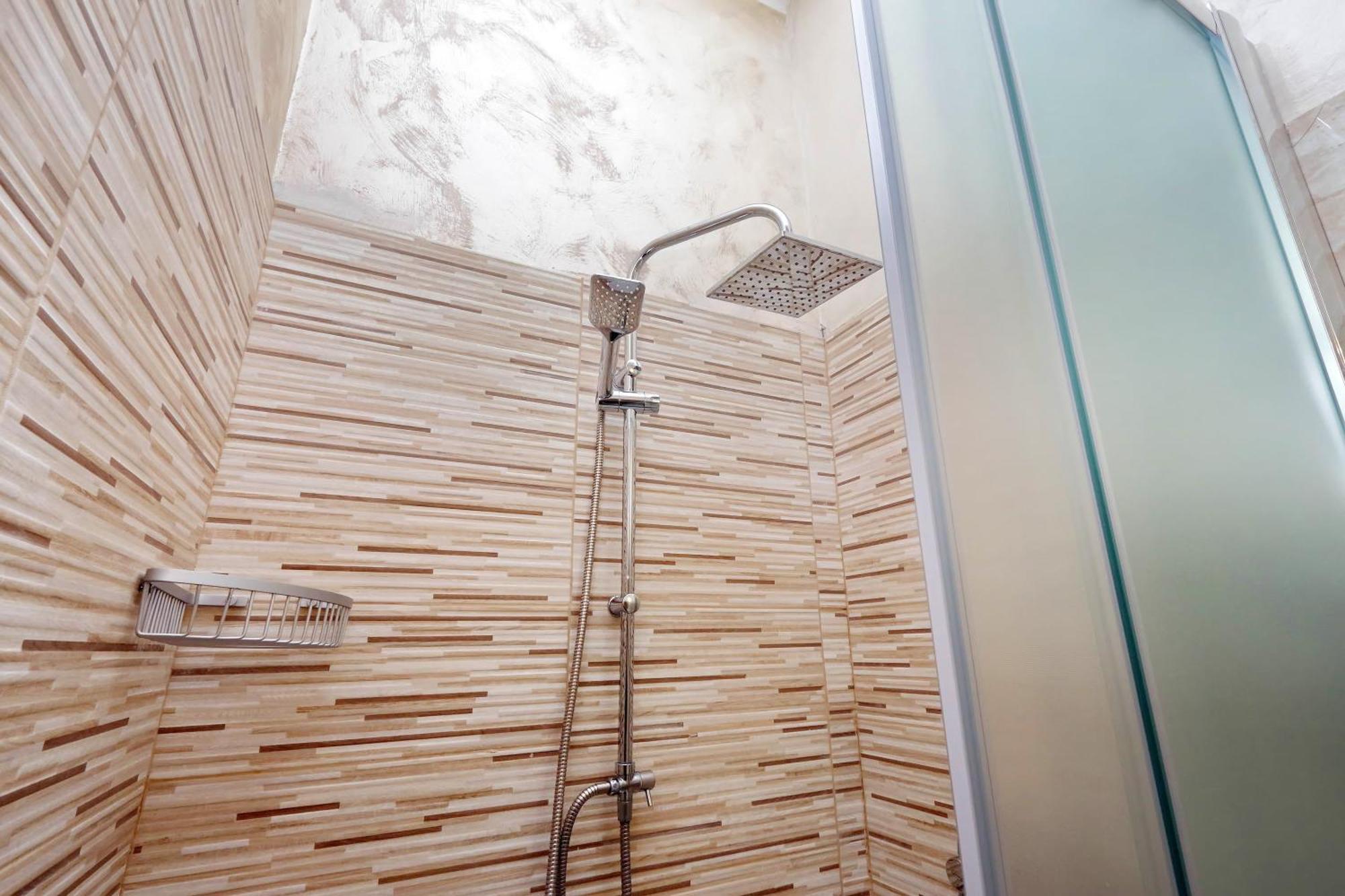 Deluxe And Chilling Jacuzzi Guest house