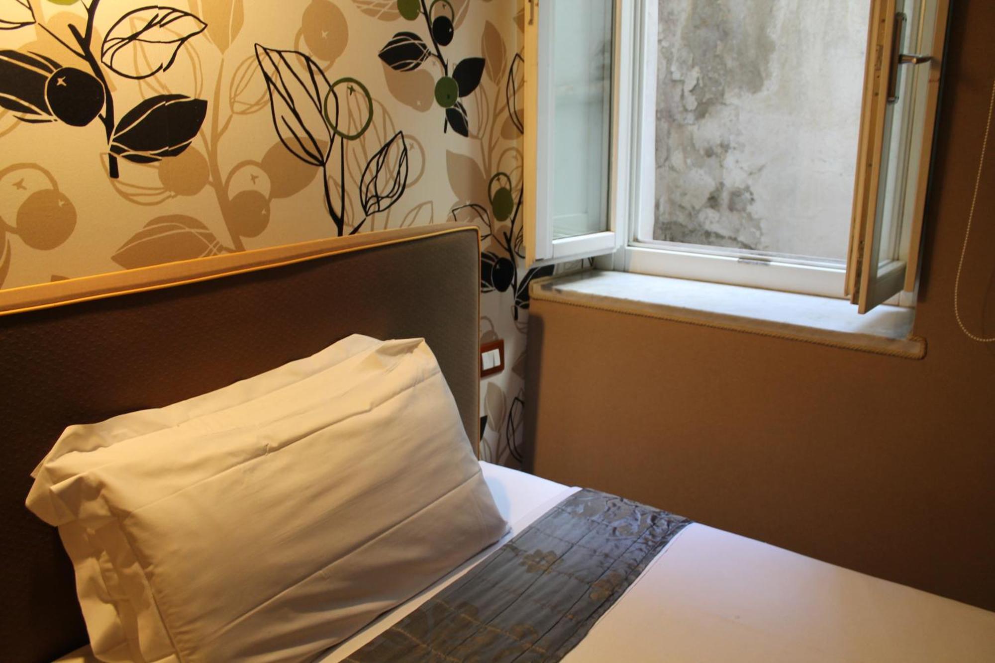 Relais Palazzo Taverna 3* Rome