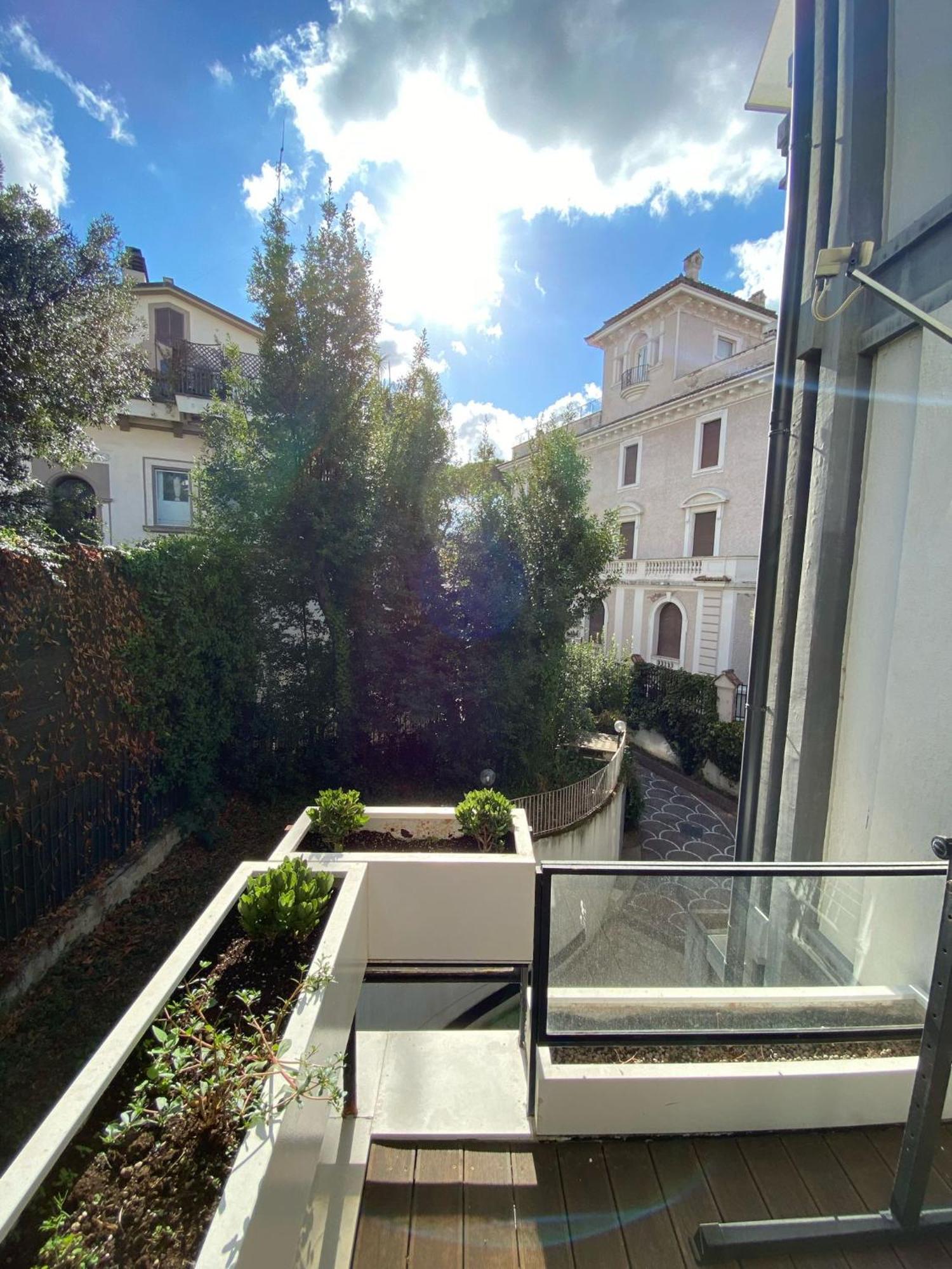 Borghese With Terrace Apartment