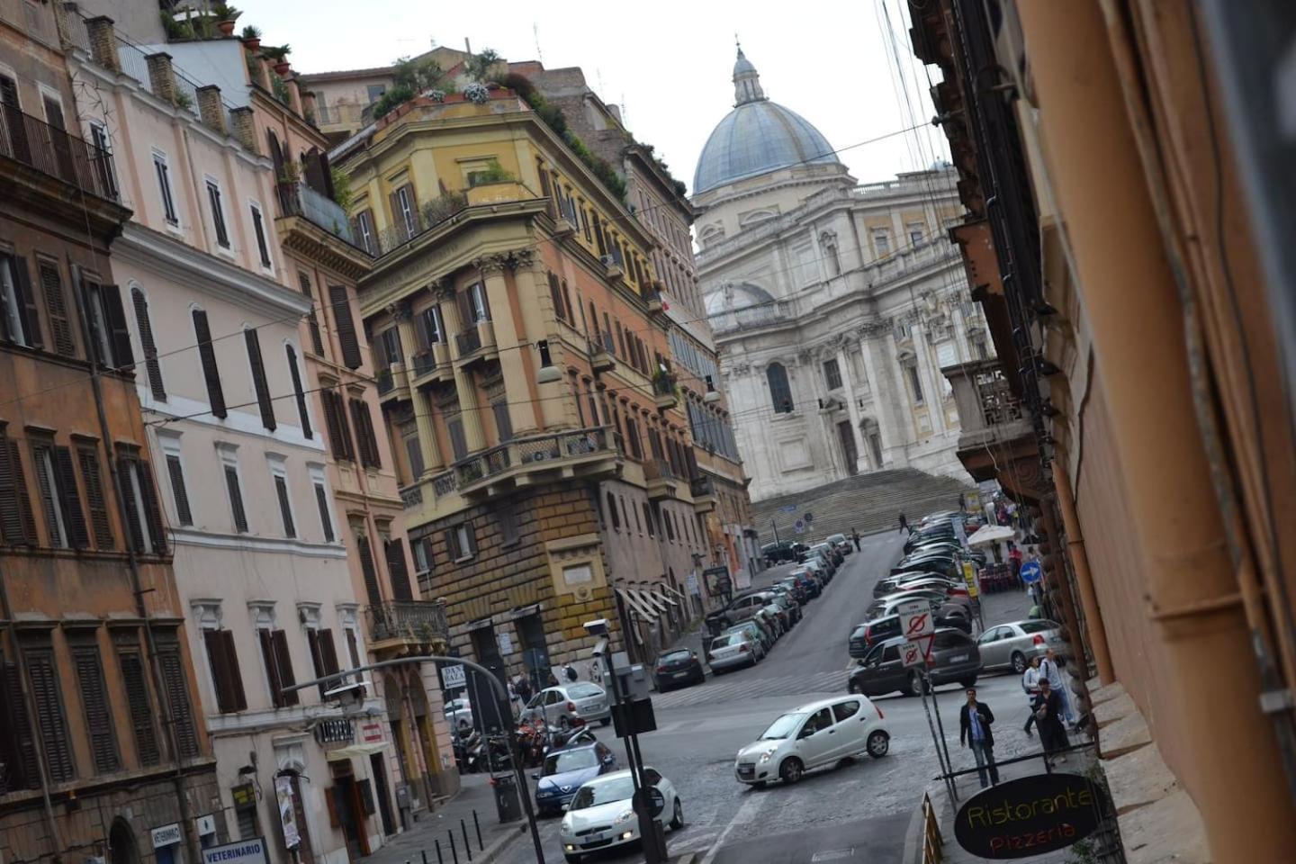 Lovely Near Colosseum Apartment Rome