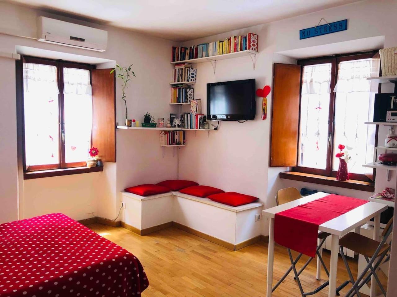 Lovely Near Colosseum Apartment