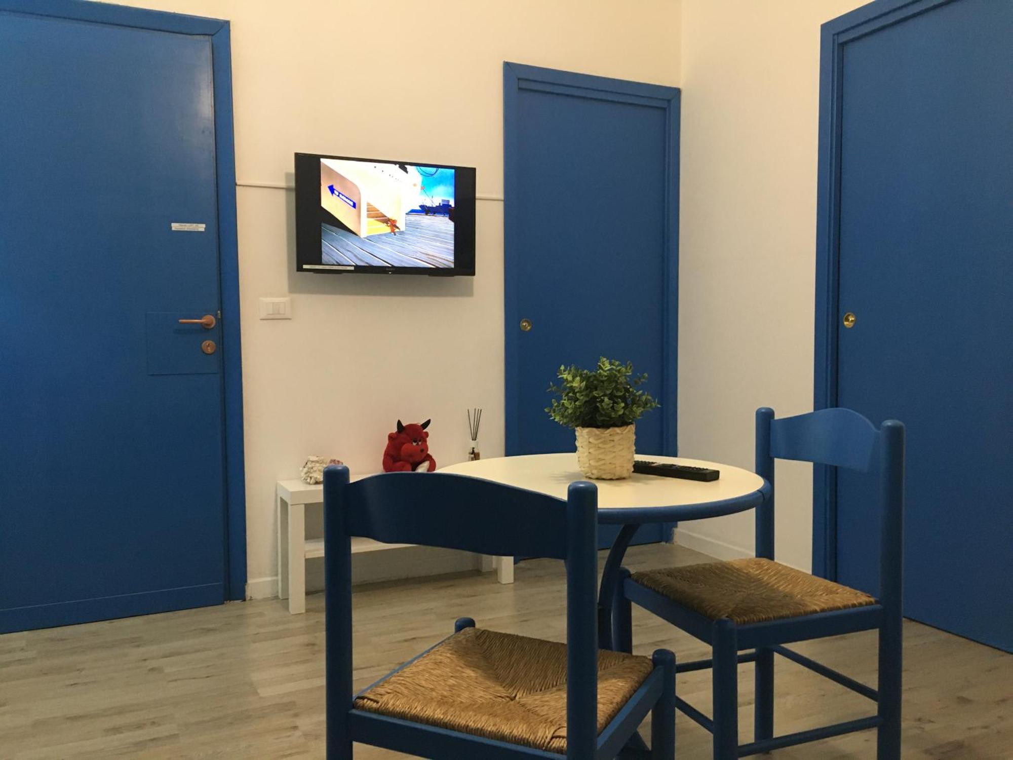 Sunny Sexy Grey & Cool Blue Apartment *
