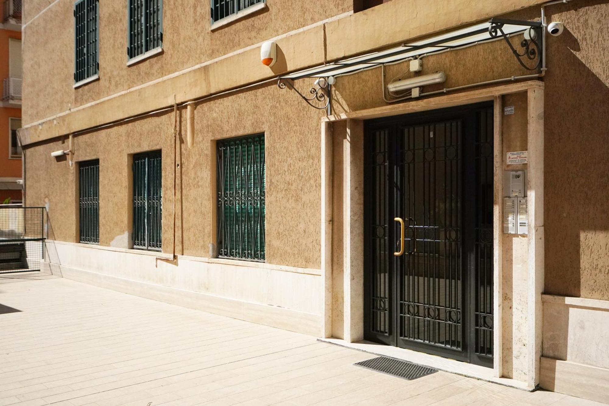 Apartment Peaceful 2 Bedrooms With Patio, Near Metro A