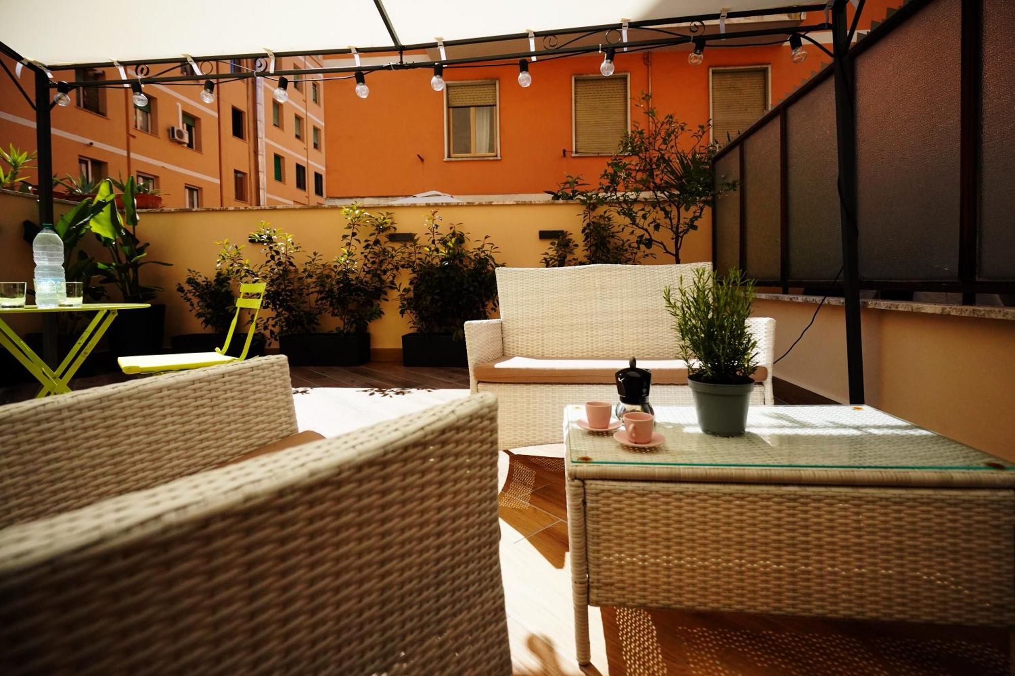 Apartment Peaceful 2 Bedrooms With Patio, Near Metro A Rome