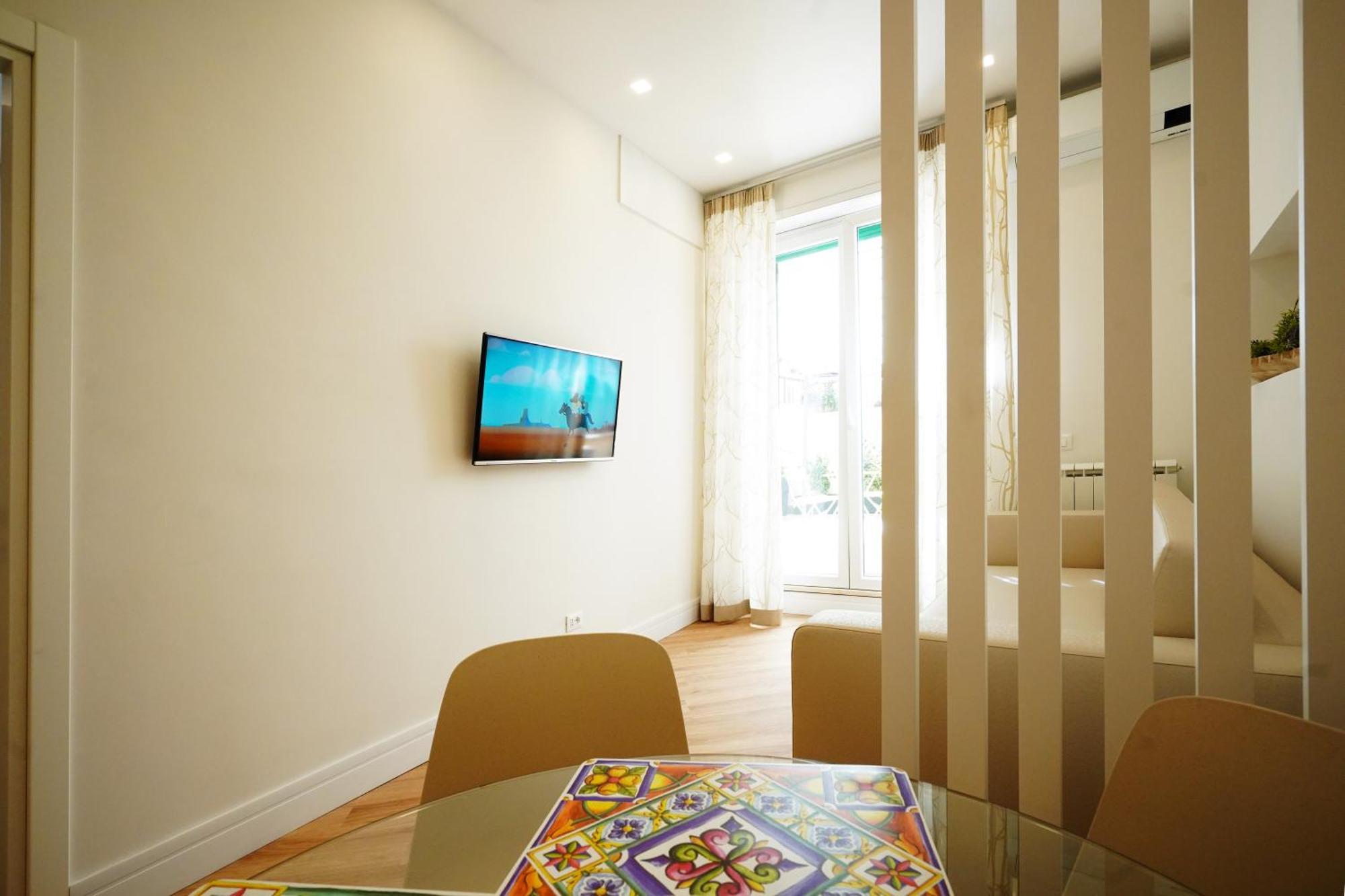 Apartment Peaceful 2 Bedrooms With Patio, Near Metro A