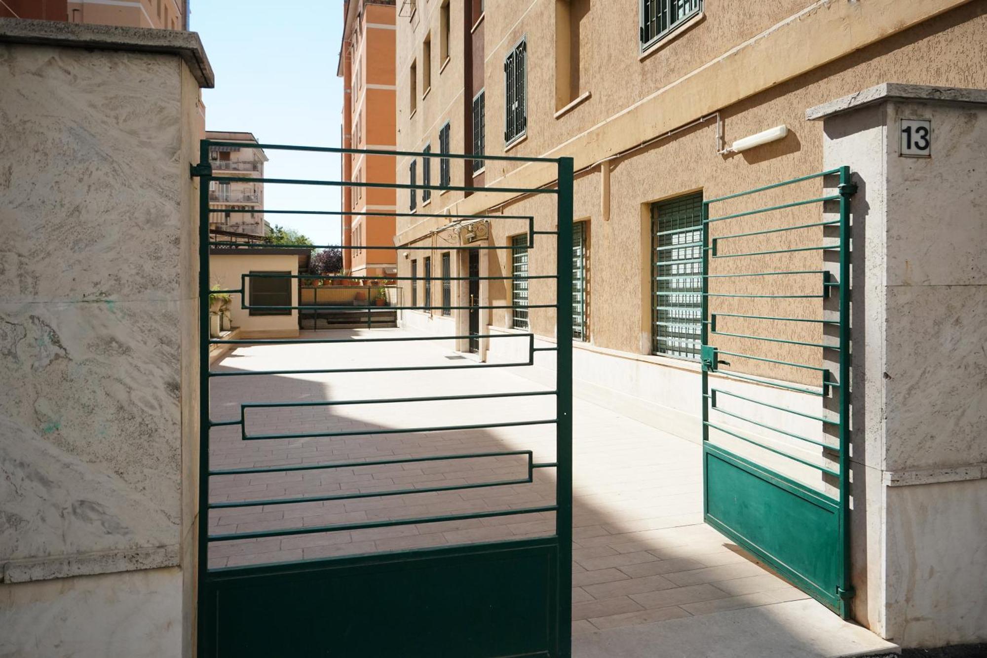 Apartment Peaceful 2 Bedrooms With Patio, Near Metro A *