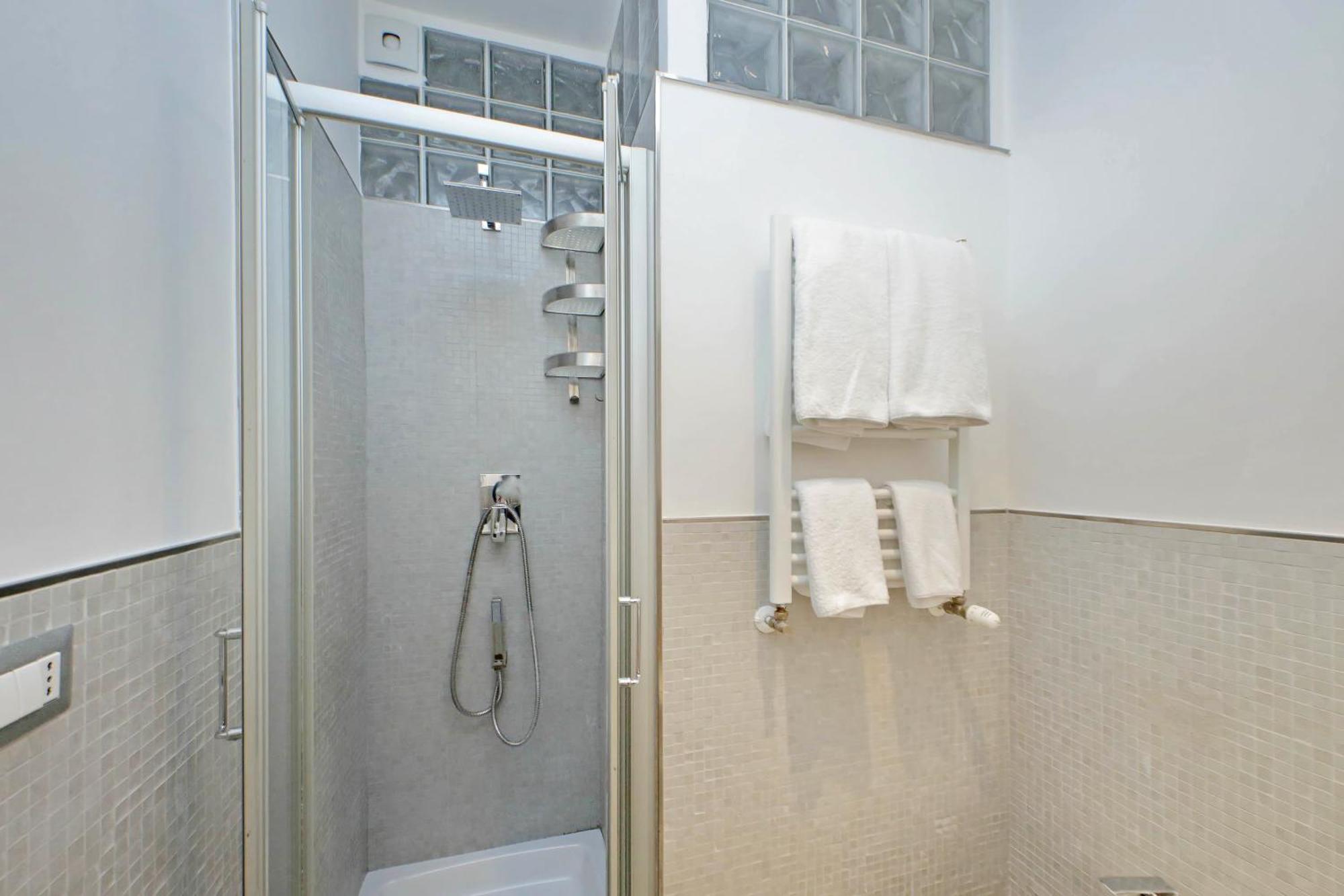 Ych-trendy Flat Near Marconi Rome