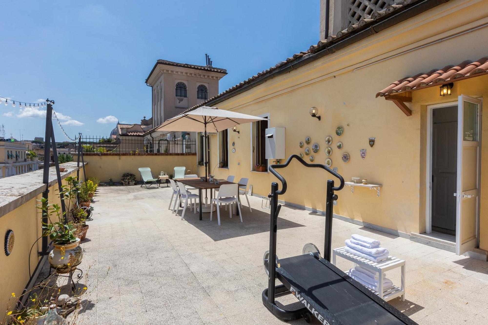 Amazing Penthouse Vaticano Apartment