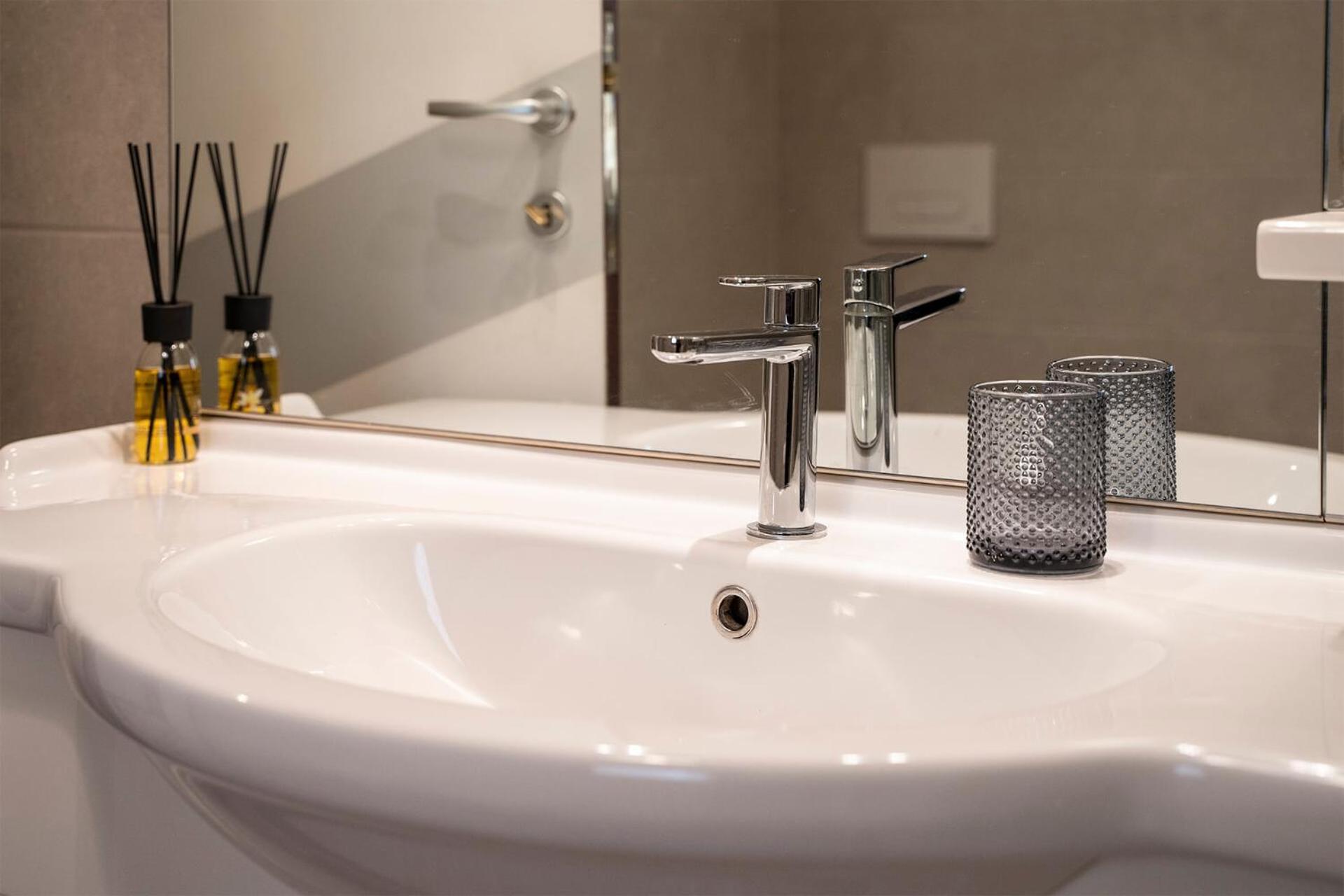 Casa Elena, 15 Minutes Walking Distance To St.peter's Church Apartment *