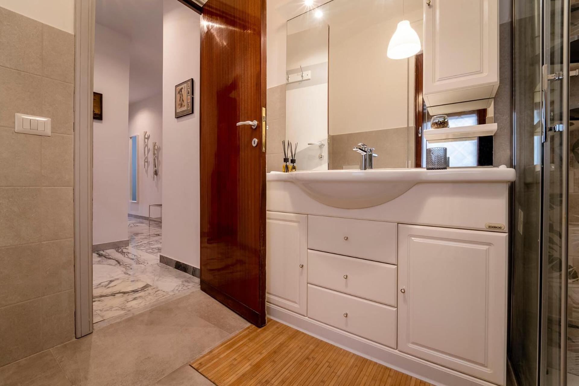 Casa Elena, 15 Minutes Walking Distance To St.peter's Church Apartment