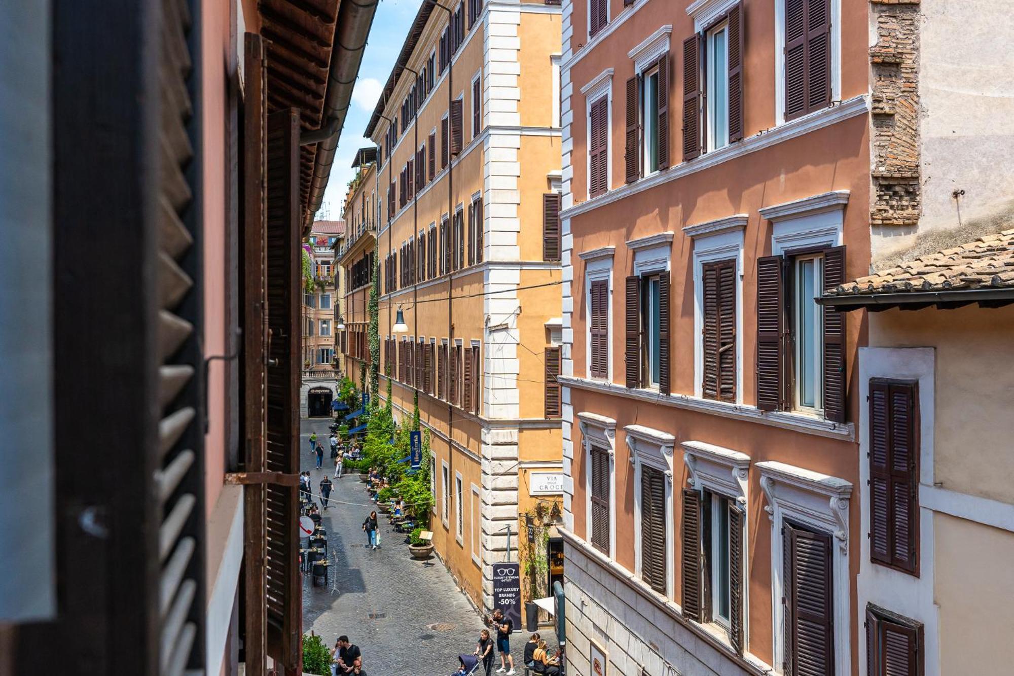 Decimo Meridio- At Spanish Steps- Rome
