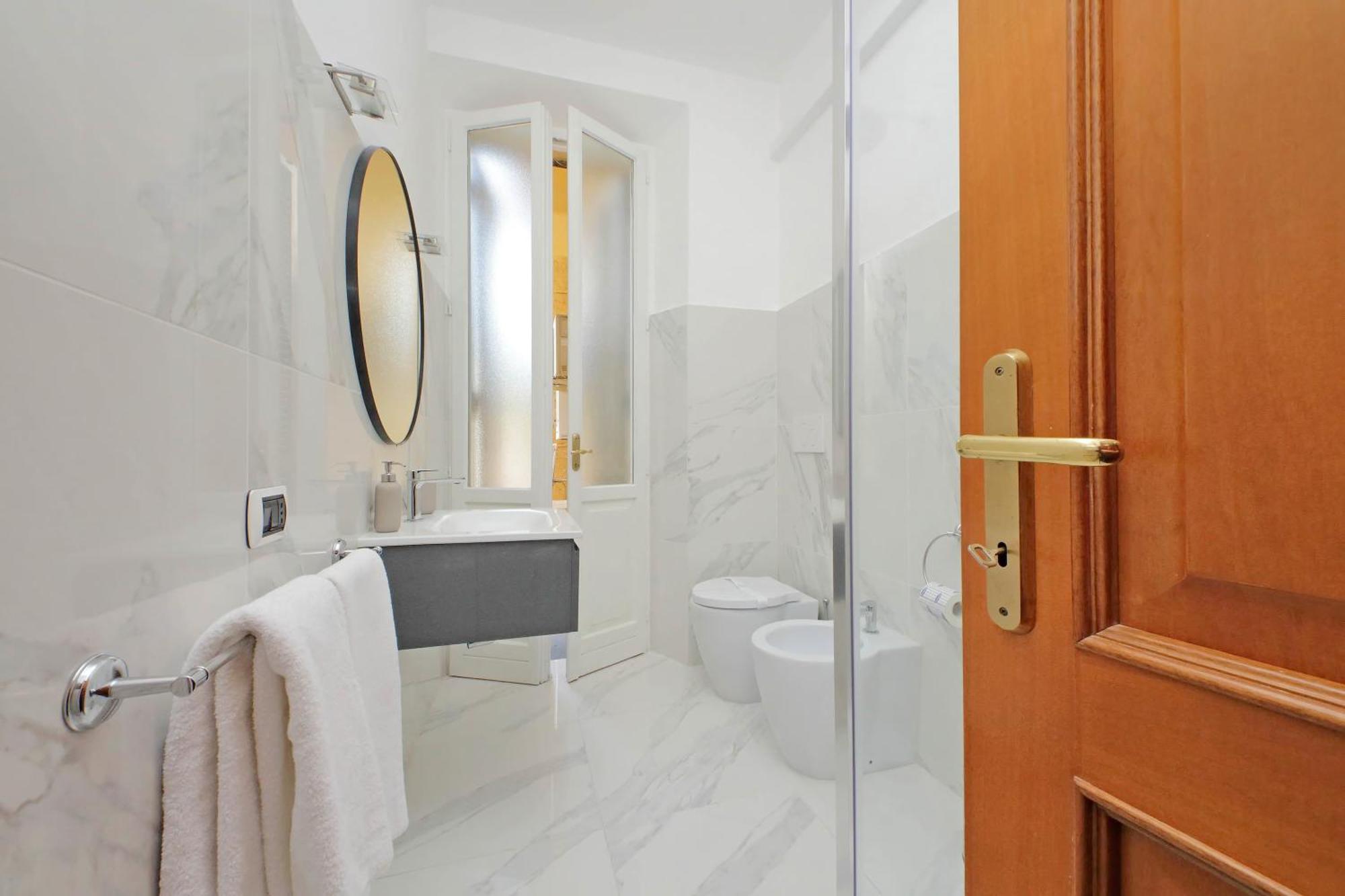 Ych-comfortable 2 Bedrooms Flat Near Colosseum Apartment *