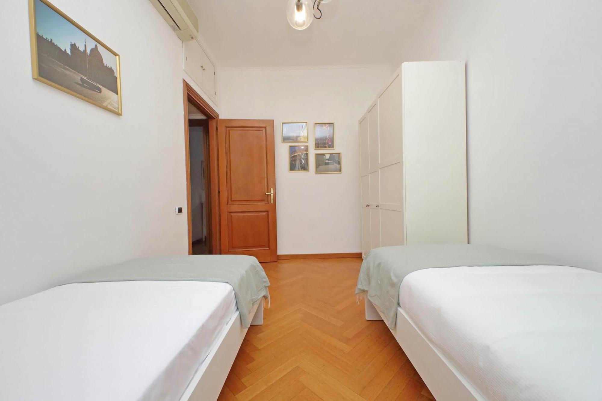 Ych-comfortable 2 Bedrooms Flat Near Colosseum Apartment