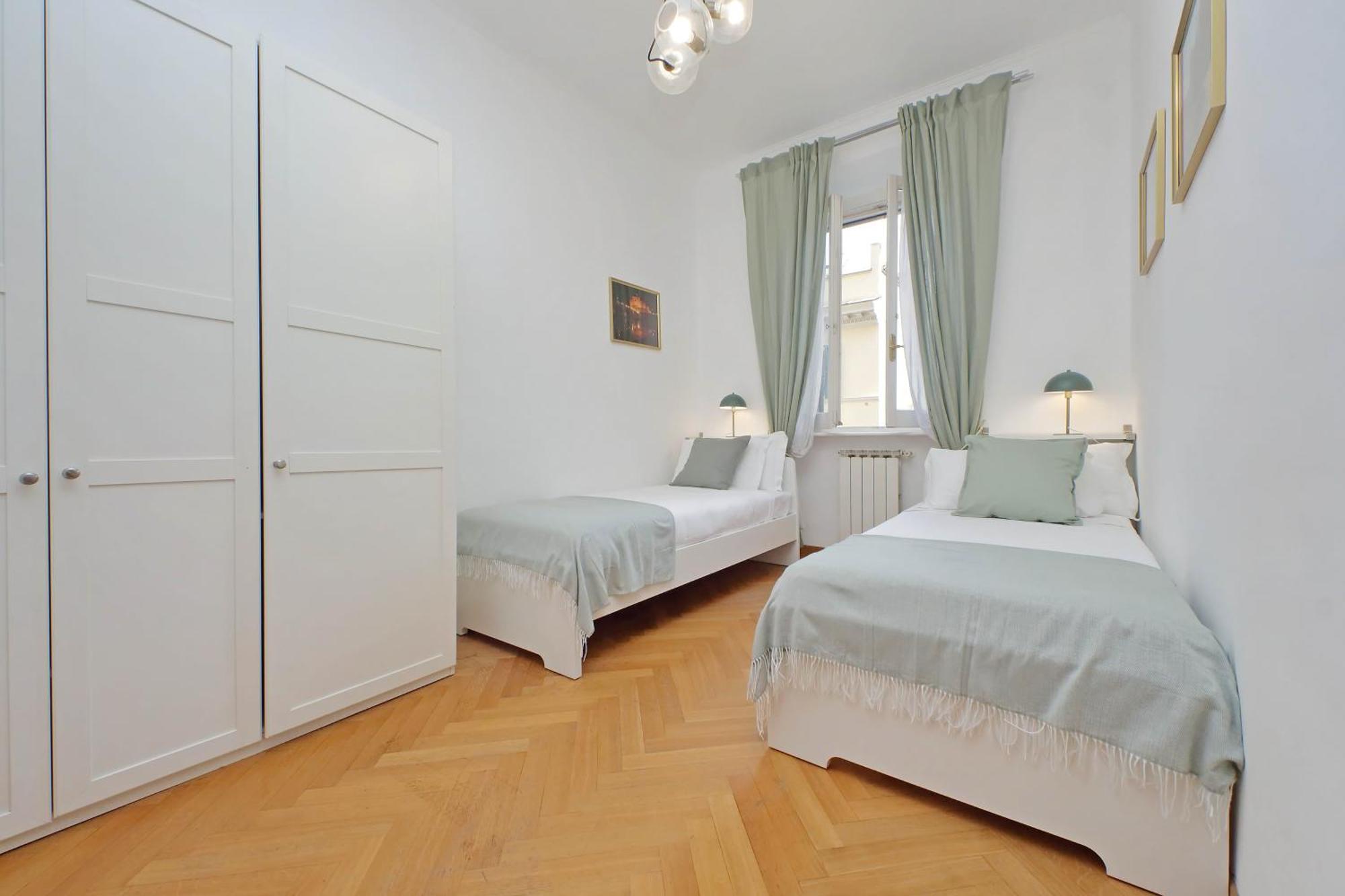 Ych-comfortable 2 Bedrooms Flat Near Colosseum Apartment Rome