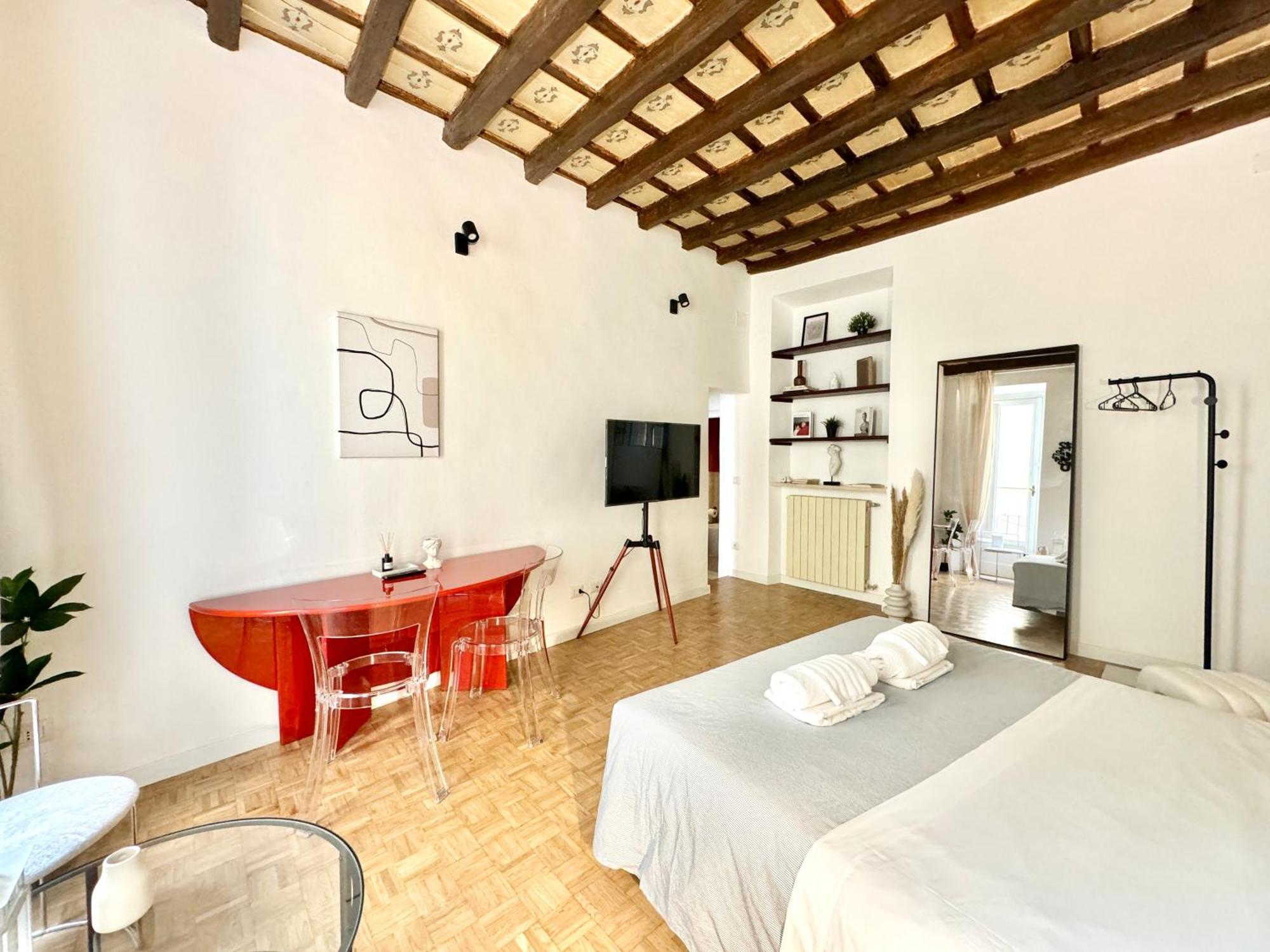 Luxury Historic Center Apartment Rome