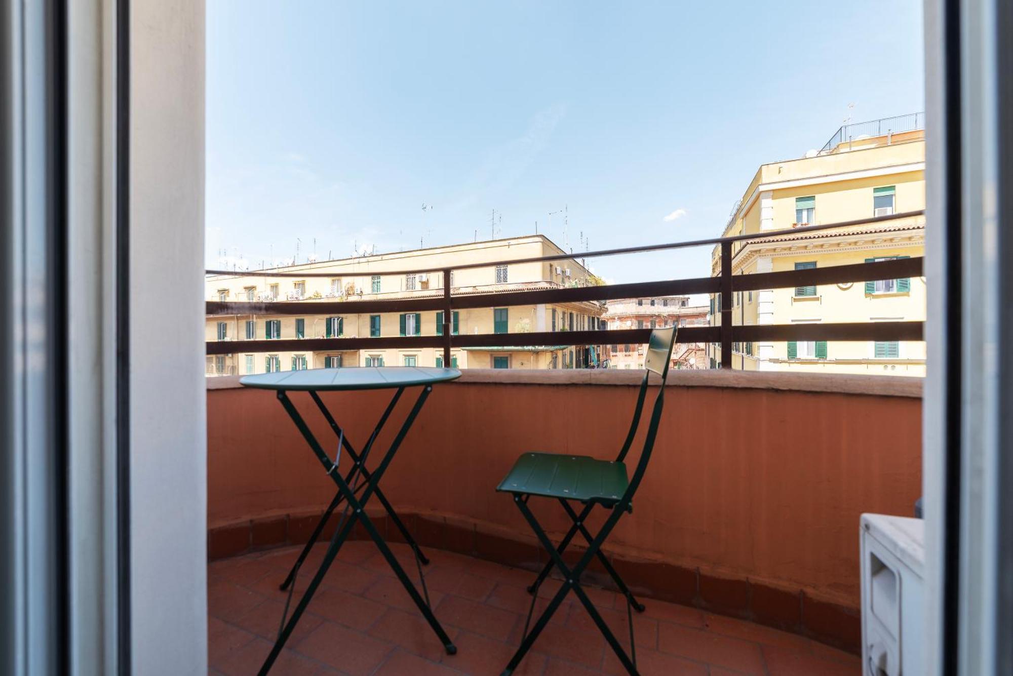 Vista Sulla Basilica Di San Giovanni Mm Lodi Apartment *