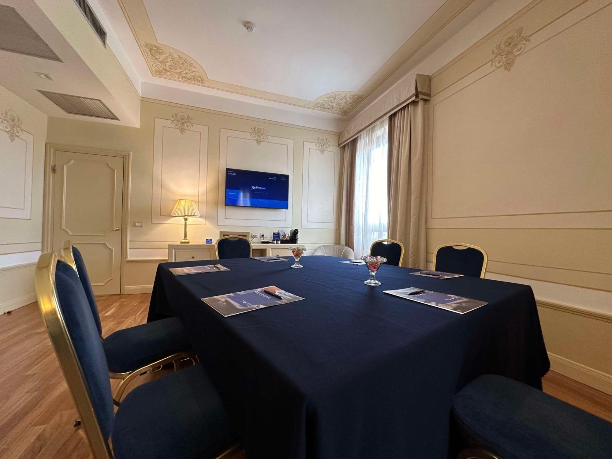 Radisson Blu Ghr 4*